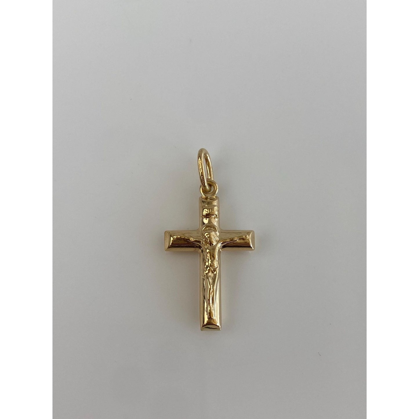 Vintage 18k Yellow Gold Crucifix Cross Charm