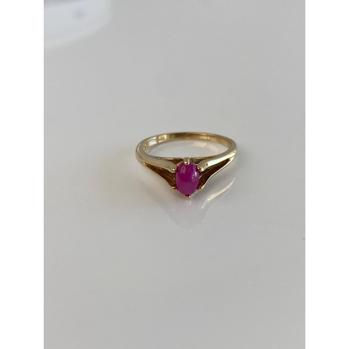 Vintage Solid 14k Yellow Gold Pink Star Sapphire Ring - Size 5.75
