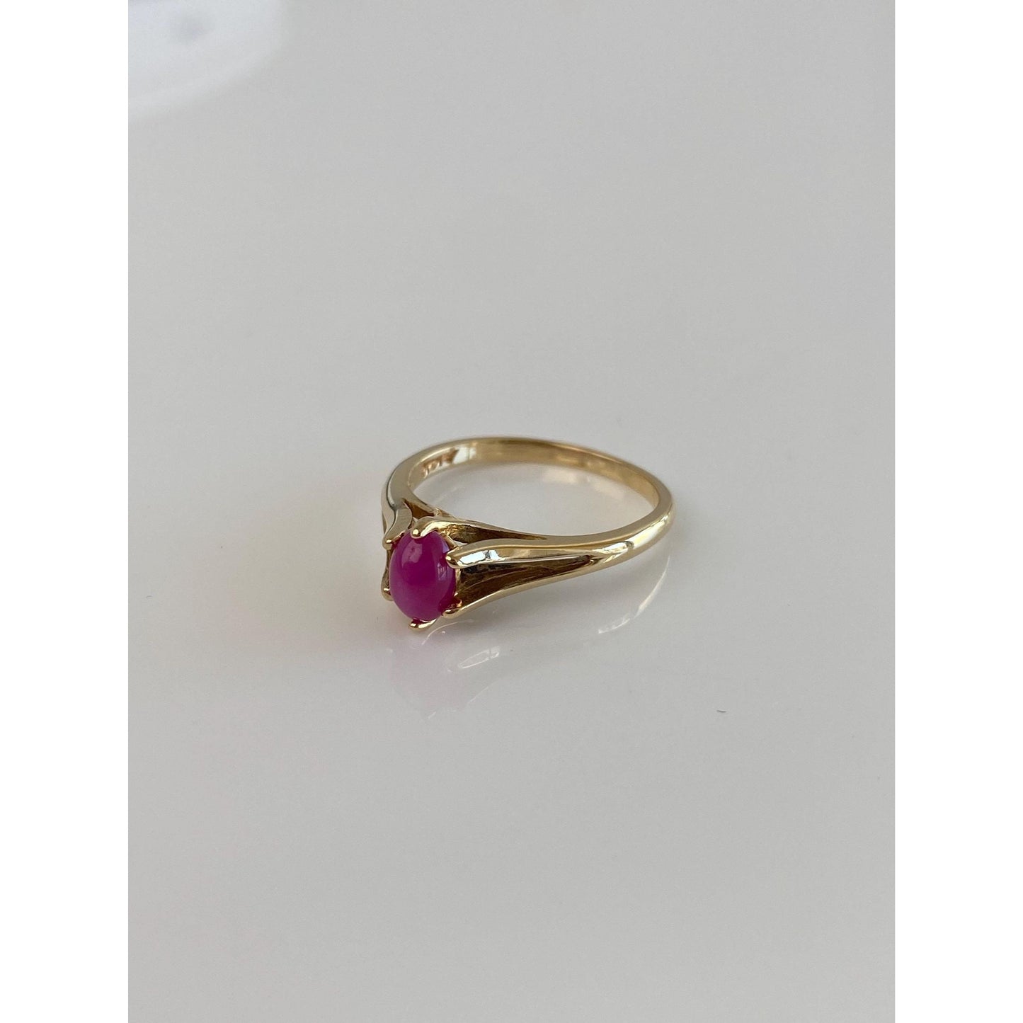 Vintage Solid 14k Yellow Gold Pink Star Sapphire Ring - Size 5.75