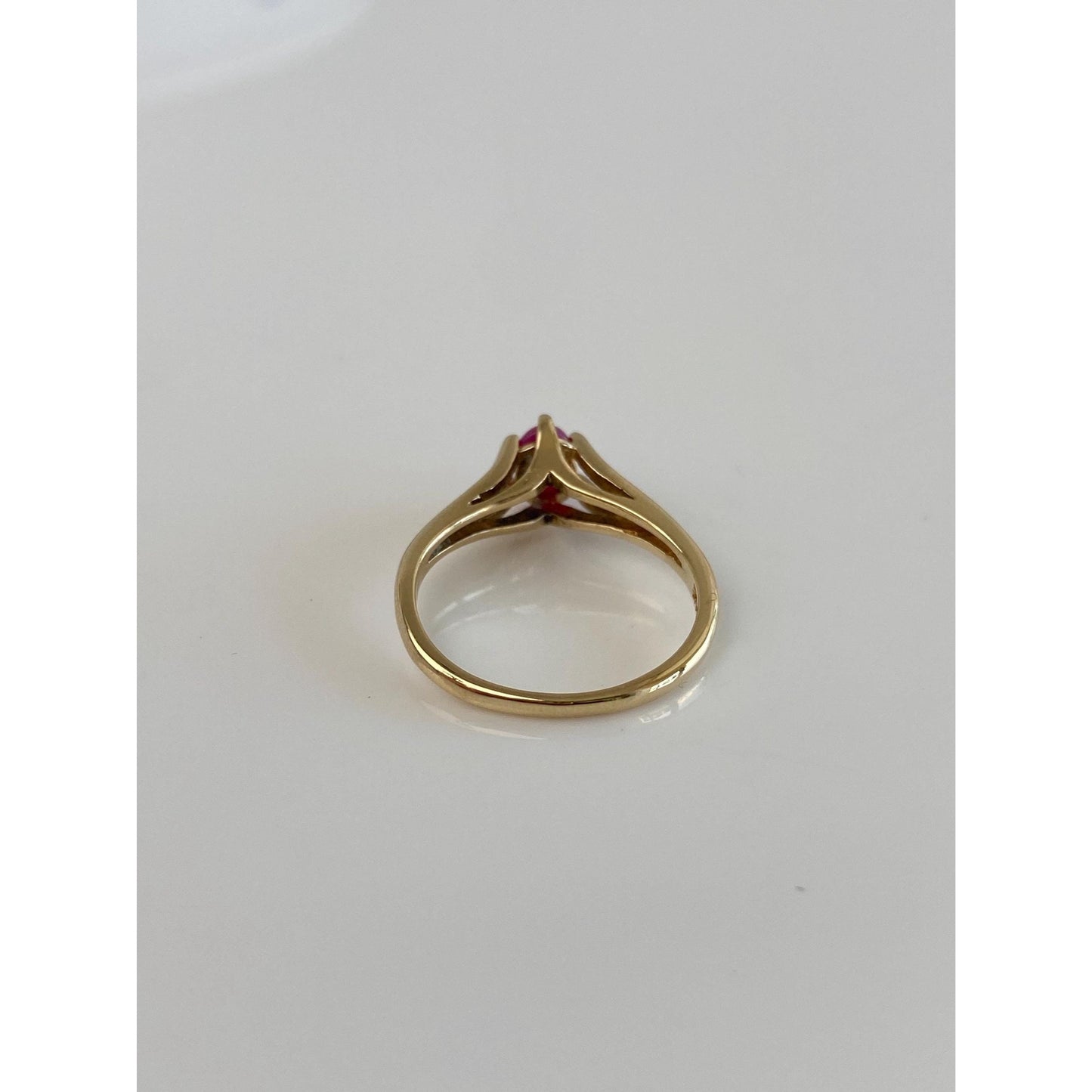 Vintage Solid 14k Yellow Gold Pink Star Sapphire Ring - Size 5.75