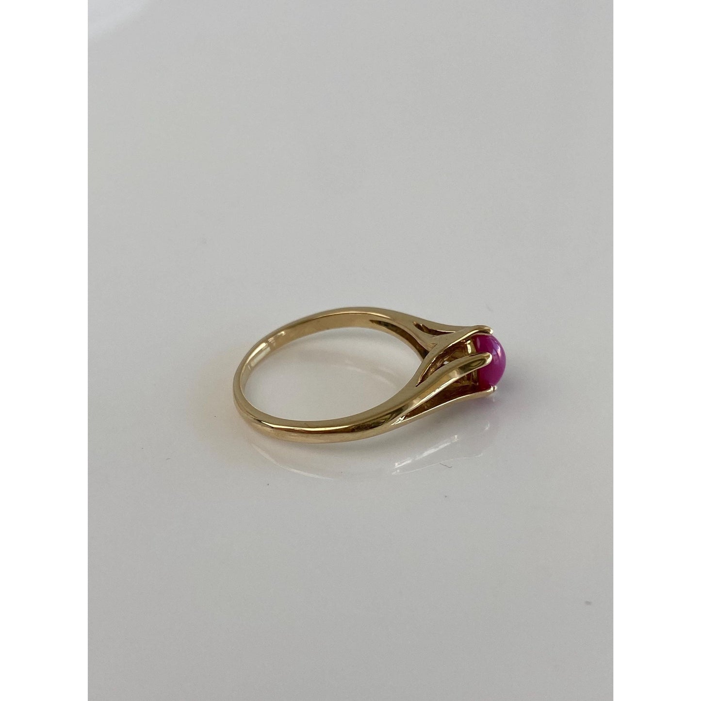 Vintage Solid 14k Yellow Gold Pink Star Sapphire Ring - Size 5.75