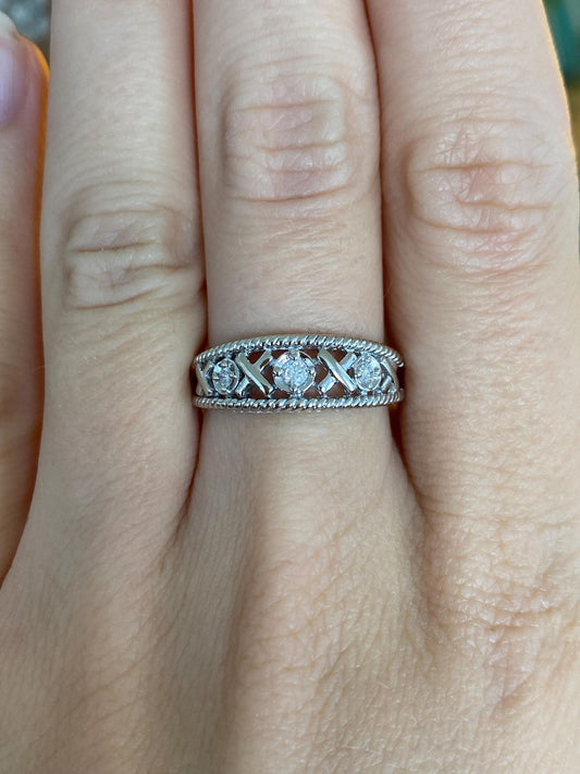Vintage Solid 10k White Gold Diamond XO Ring Band - Size 7.75