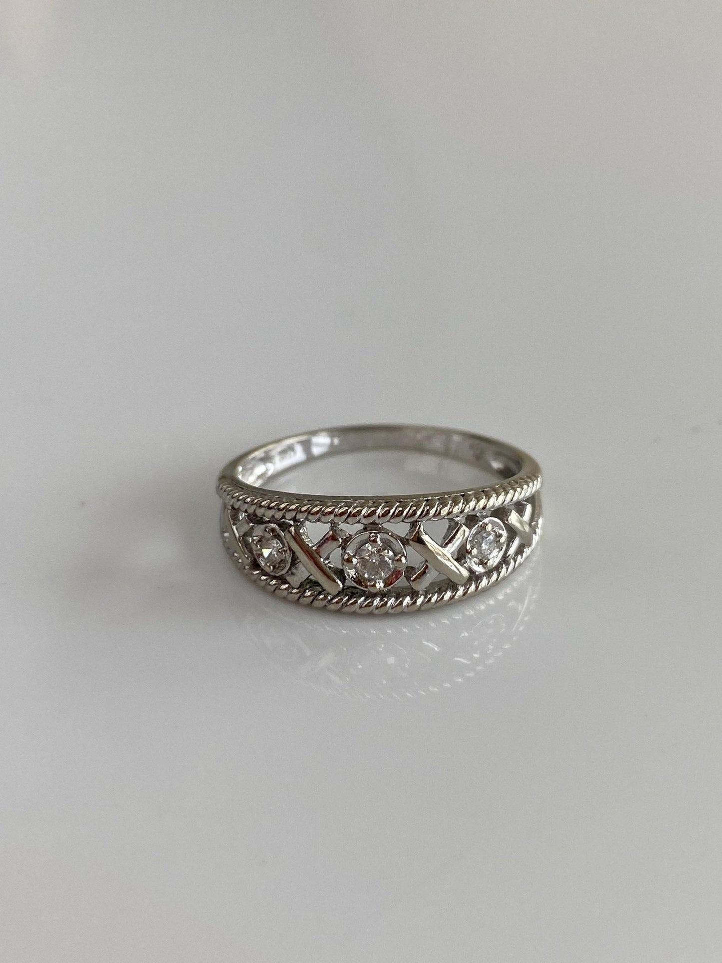 Vintage Solid 10k White Gold Diamond XO Ring Band - Size 7.75