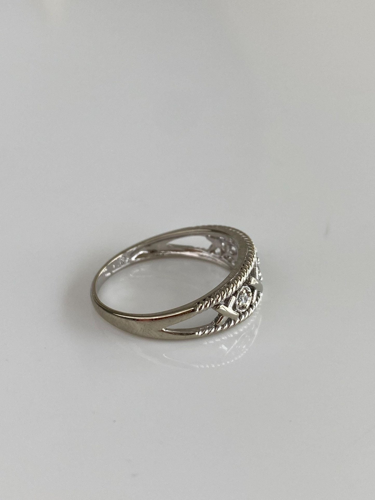 Vintage Solid 10k White Gold Diamond XO Ring Band - Size 7.75