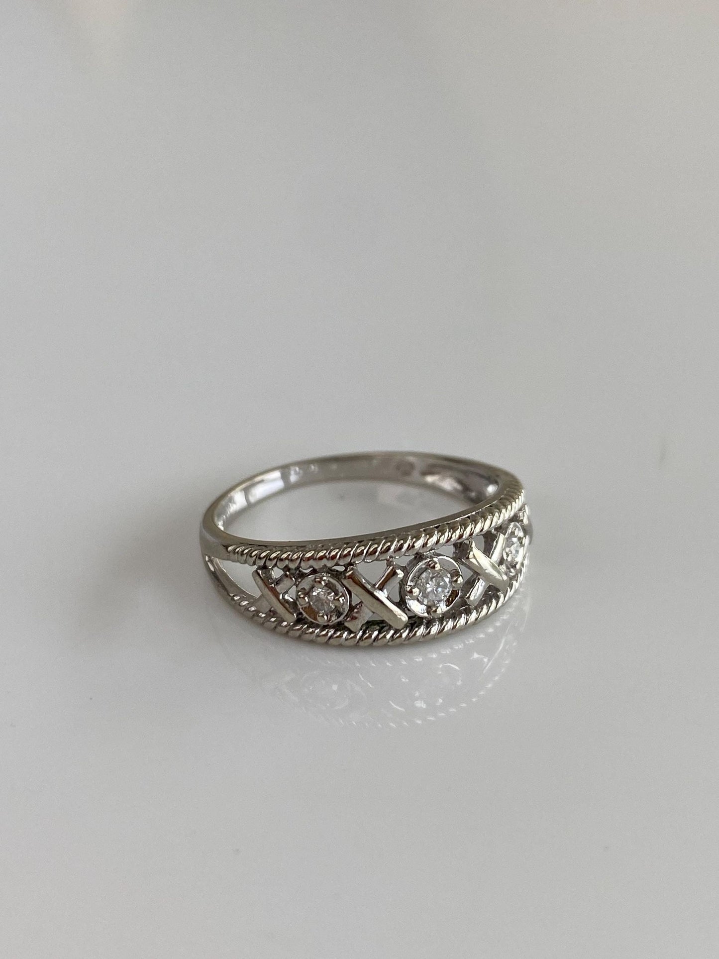 Vintage Solid 10k White Gold Diamond XO Ring Band - Size 7.75