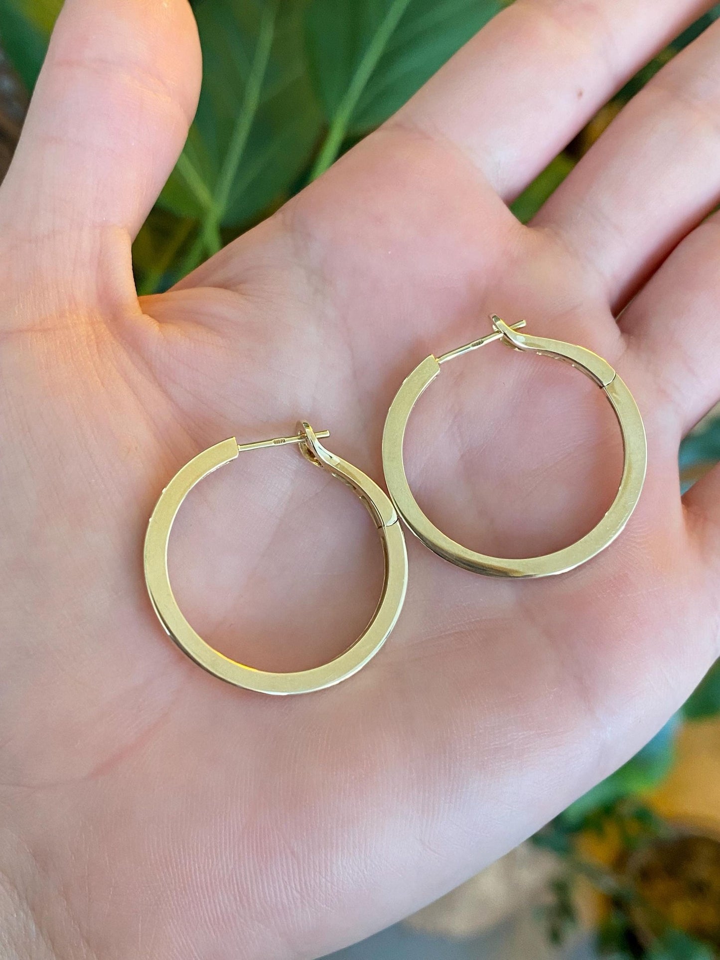 Vintage Solid 14k Yellow Gold Square Edge Hoop Earrings