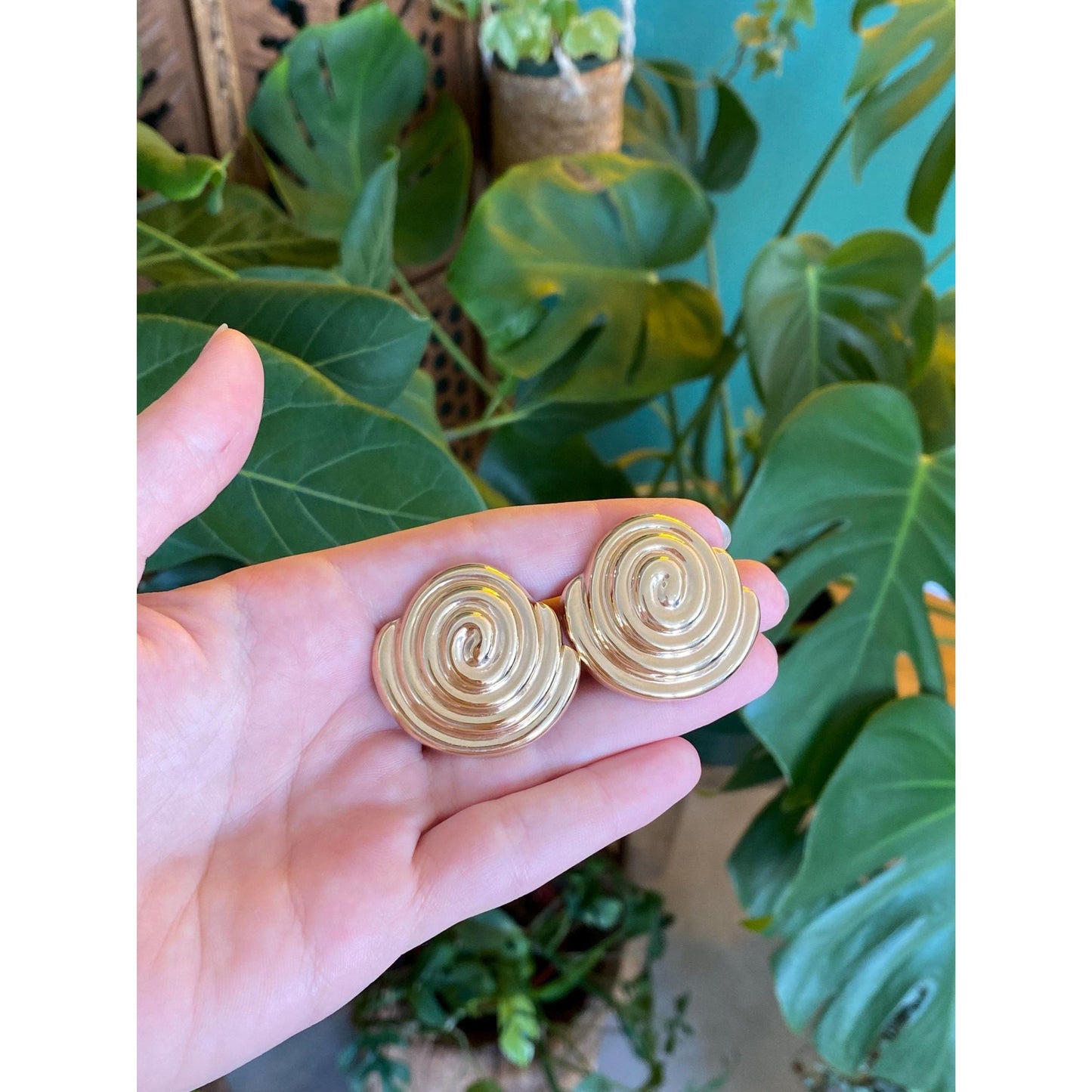 Vintage 14k Yellow Gold Large Spiral Domed Stud Earrings