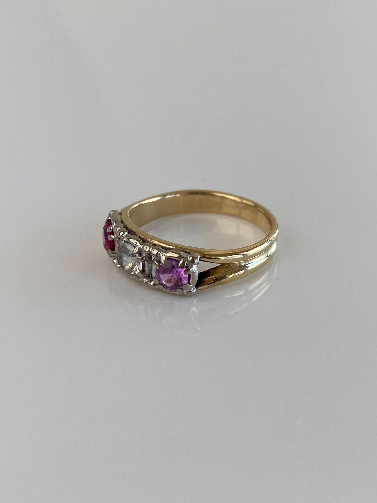 Vintage Solid 14k White & Yellow Gold Clear Spinel 2 Tone Pink Sapphire Ring Band - Size 6