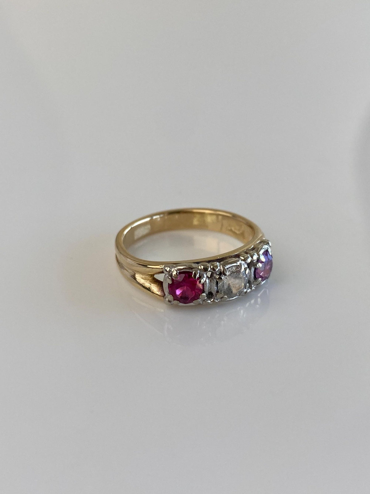 Vintage Solid 14k White & Yellow Gold Clear Spinel 2 Tone Pink Sapphire Ring Band - Size 6