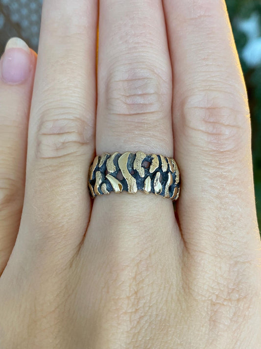 Vintage Solid 14k Yellow Gold Oxidized Open Work Squiggle Pattern Ring - Size 7
