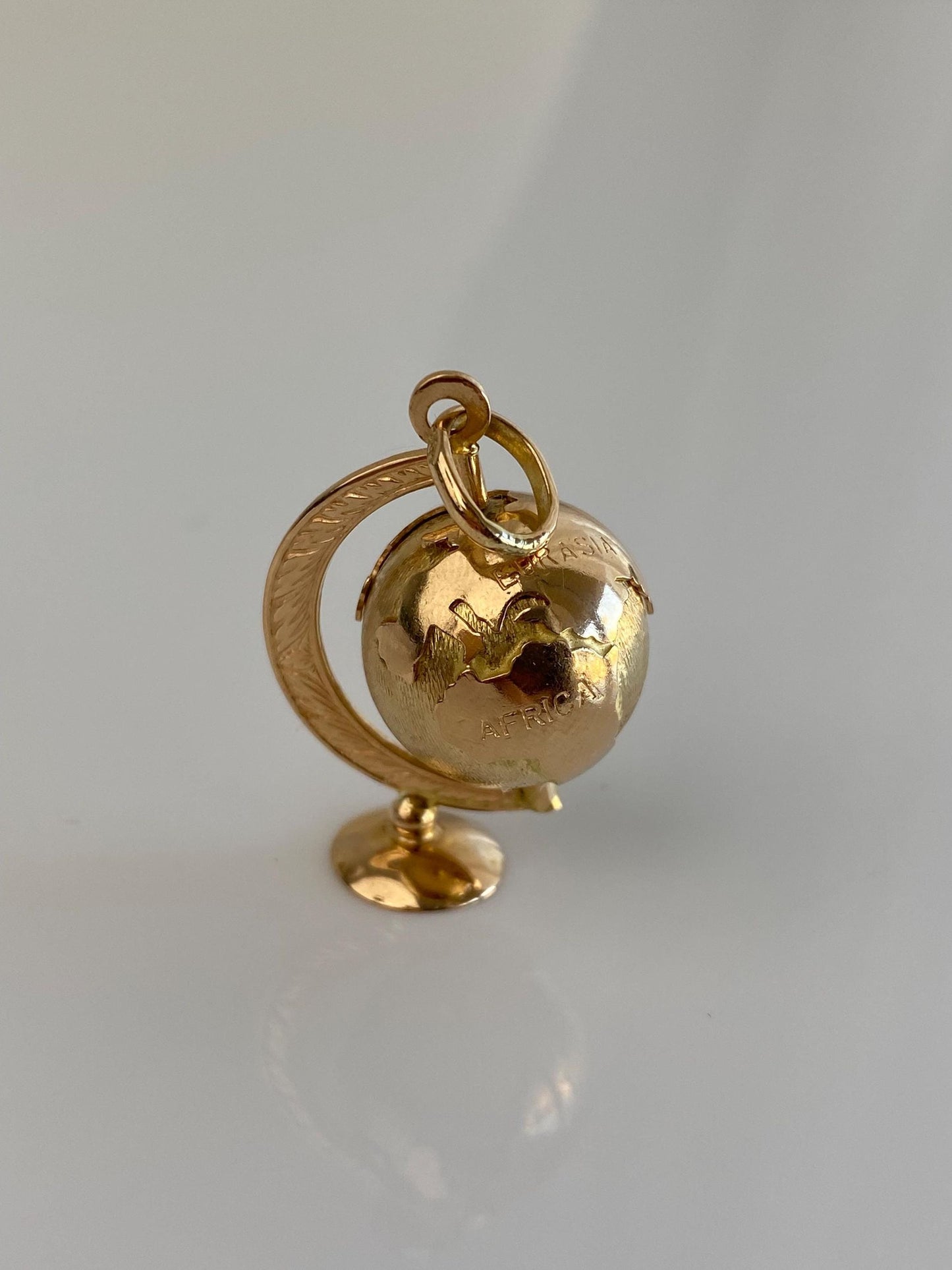 Vintage 18k Yellow Gold Articulated Globe Charm
