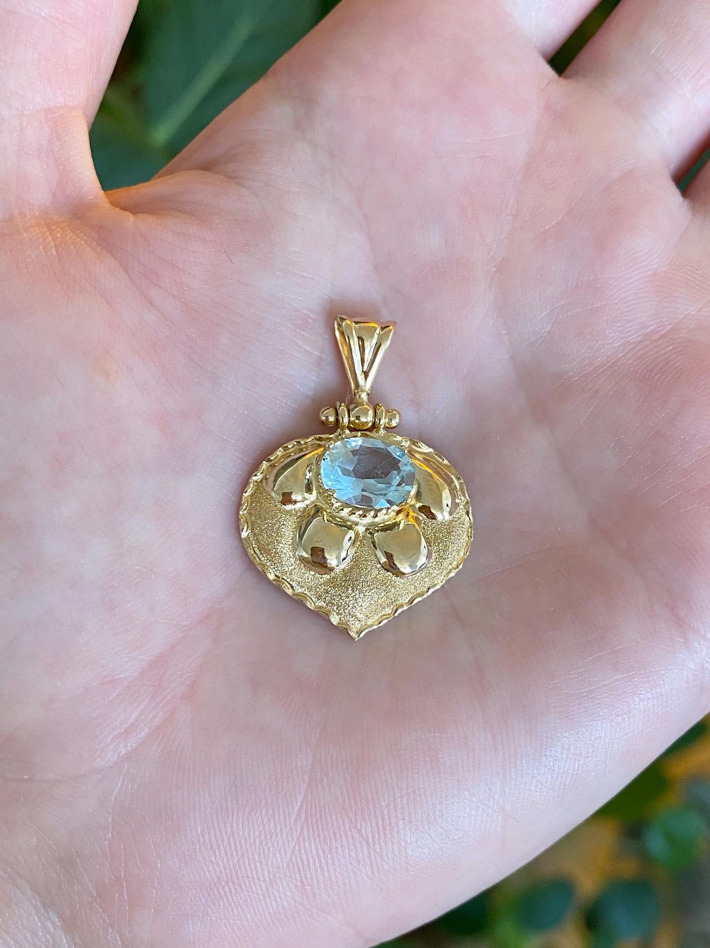 Vintage Solid 14k Yellow Gold Aquamarine Hinged Design Charm