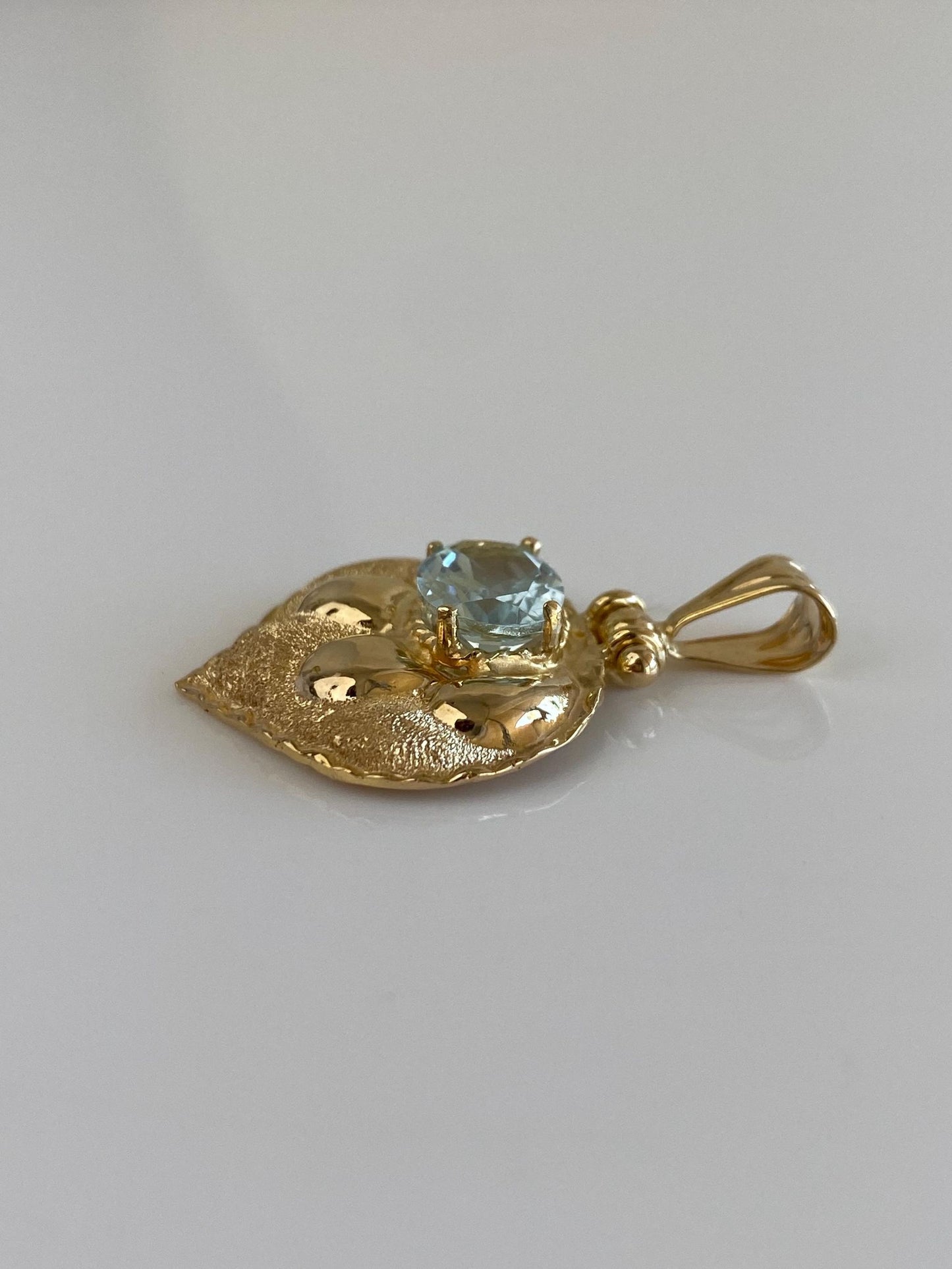 Vintage Solid 14k Yellow Gold Aquamarine Hinged Design Charm