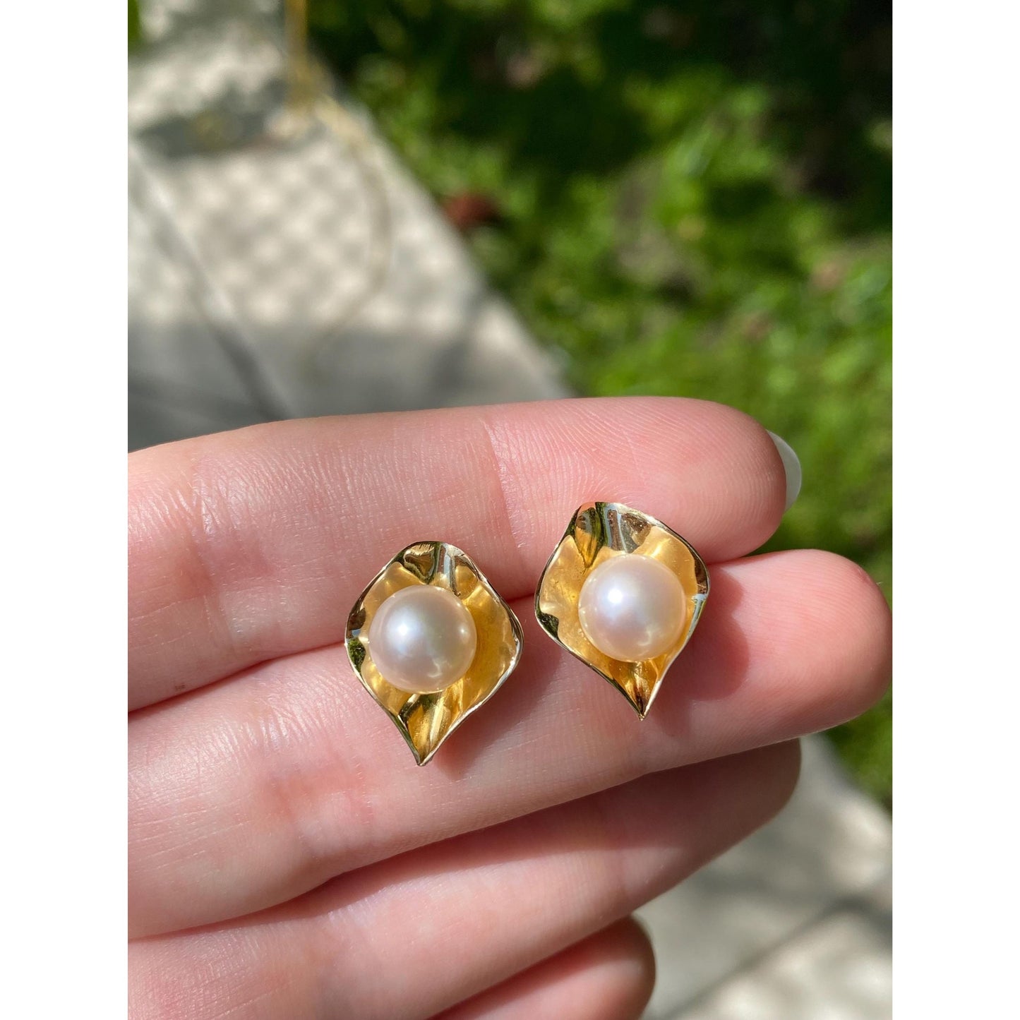 Vintage Solid 14k Yellow Gold Pearl Leaf Stud Earrings