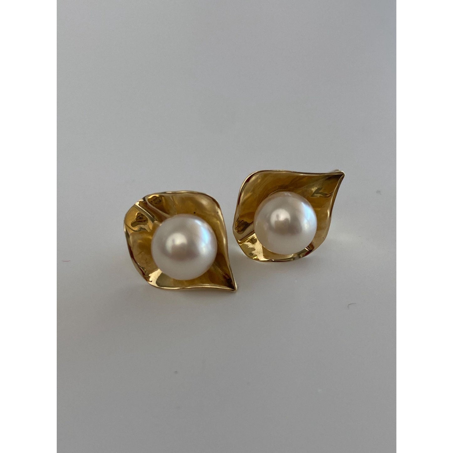 Vintage Solid 14k Yellow Gold Pearl Leaf Stud Earrings