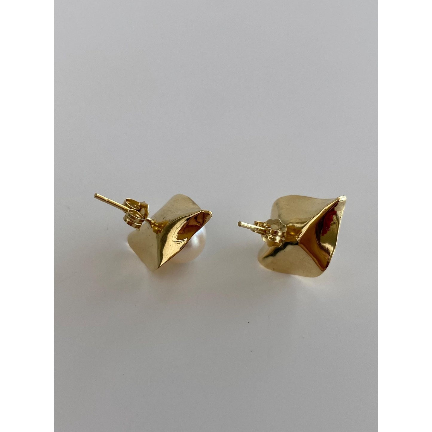 Vintage Solid 14k Yellow Gold Pearl Leaf Stud Earrings