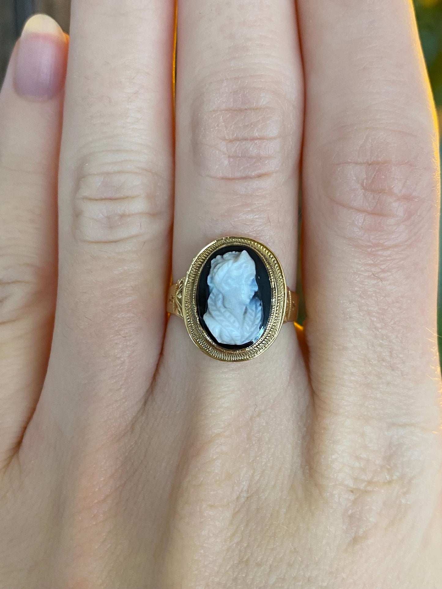 Vintage Solid 18k Yellow Gold Cameo Ring - Size 6.25