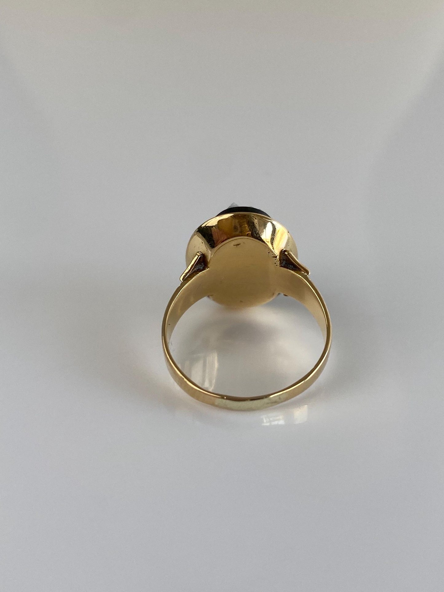 Vintage Solid 18k Yellow Gold Cameo Ring - Size 6.25