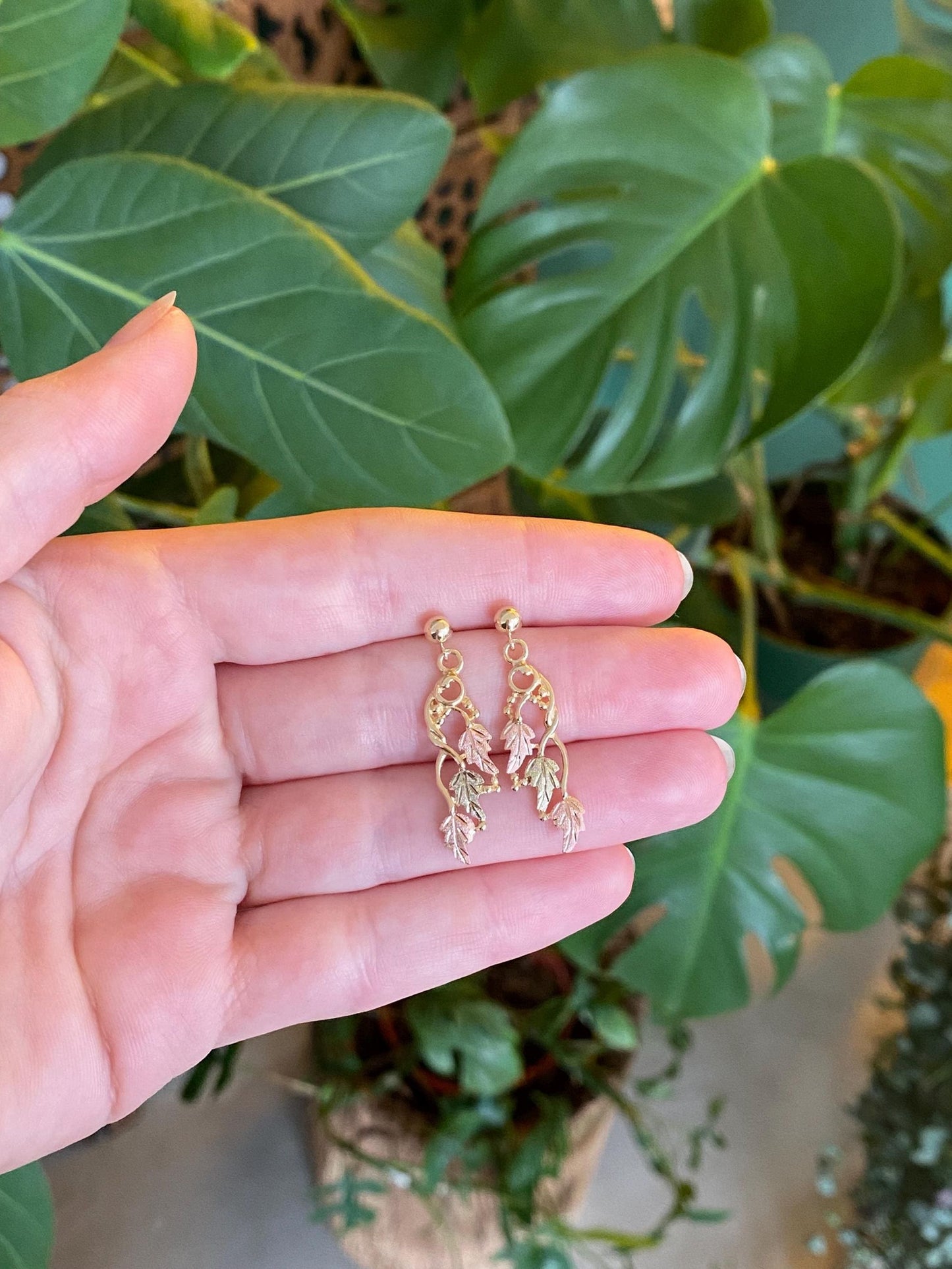Vintage Solid 10k Black Hills Gold Grapevine Dangle Stud Earrings