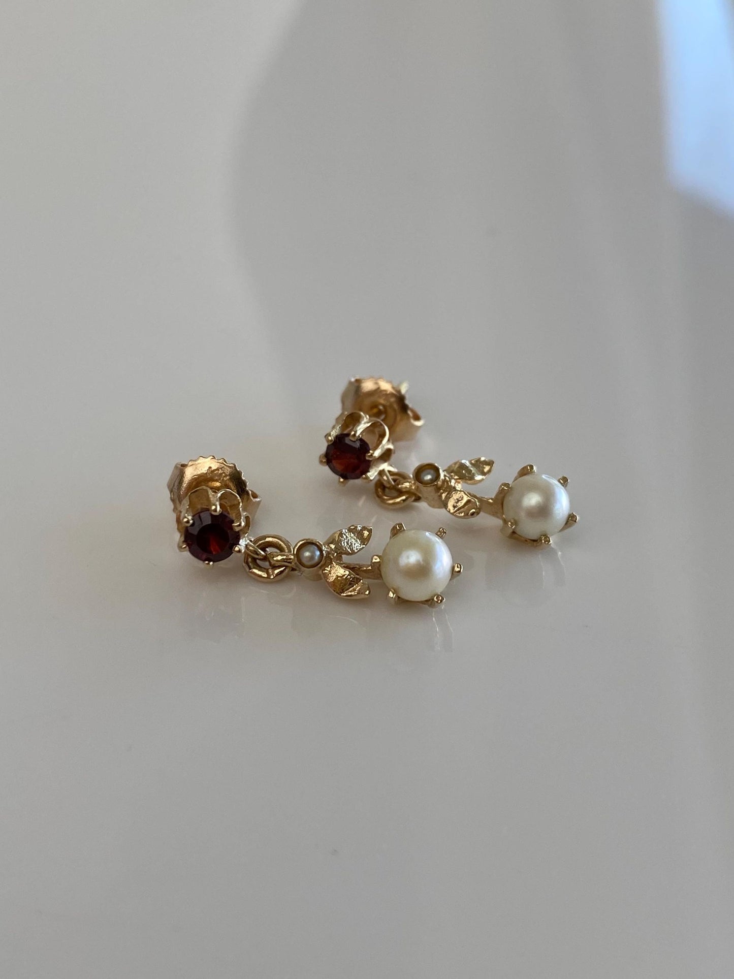 Vintage Solid 14k Yellow Gold Garnet Seed Pearl Pearl Dangle Stud Earrings