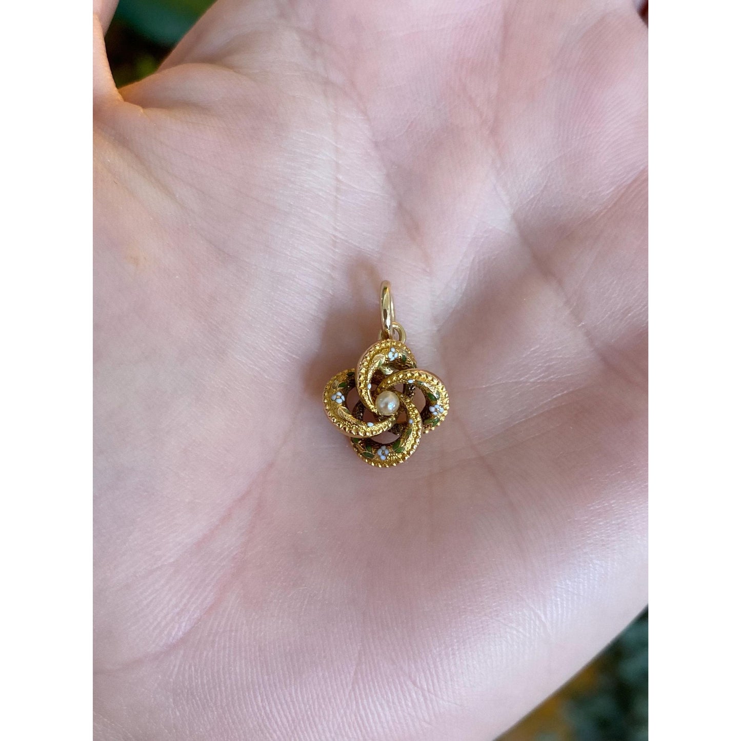 Vintage 18k Yellow Gold Enamel Seed Pearl Knot Charm