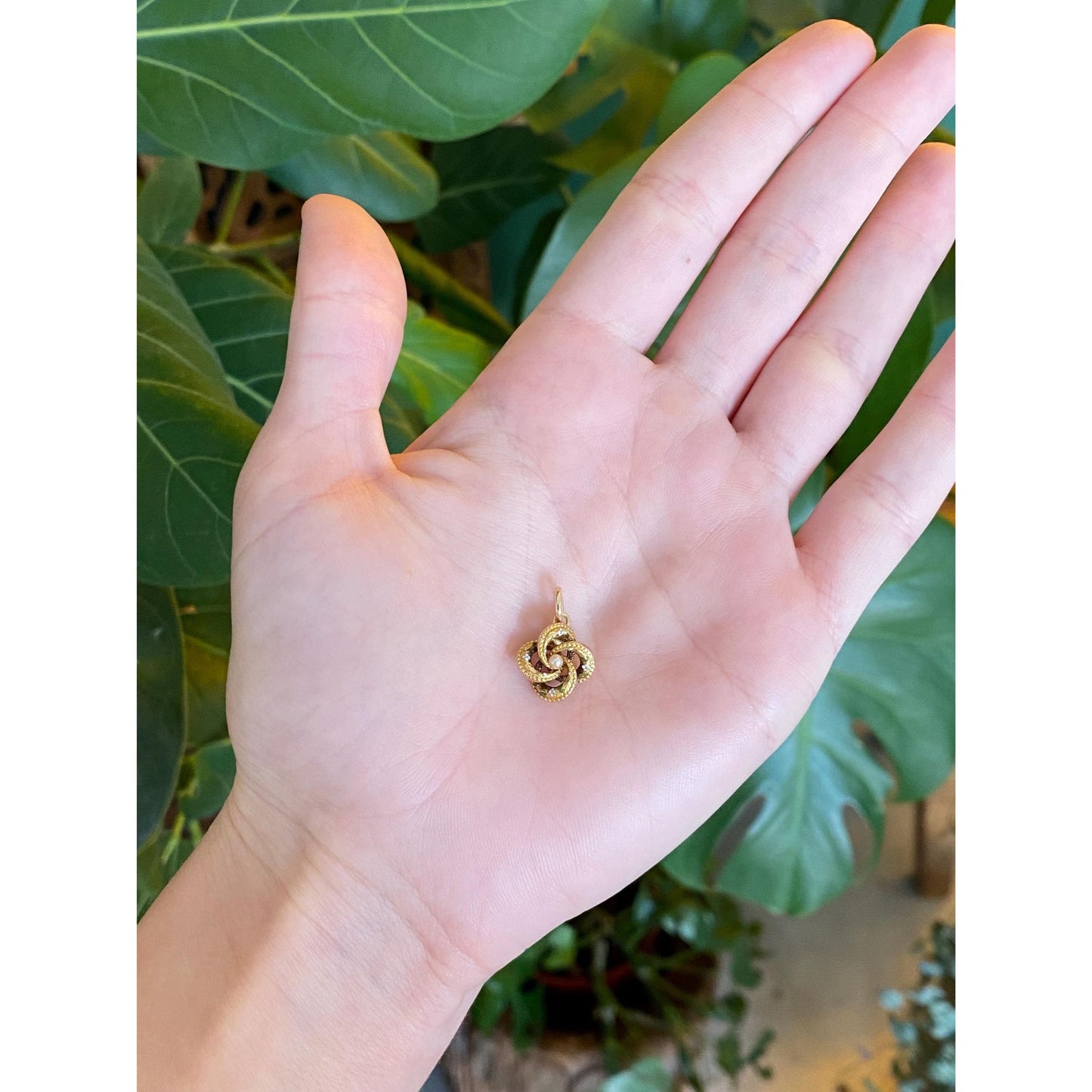 Vintage 18k Yellow Gold Enamel Seed Pearl Knot Charm