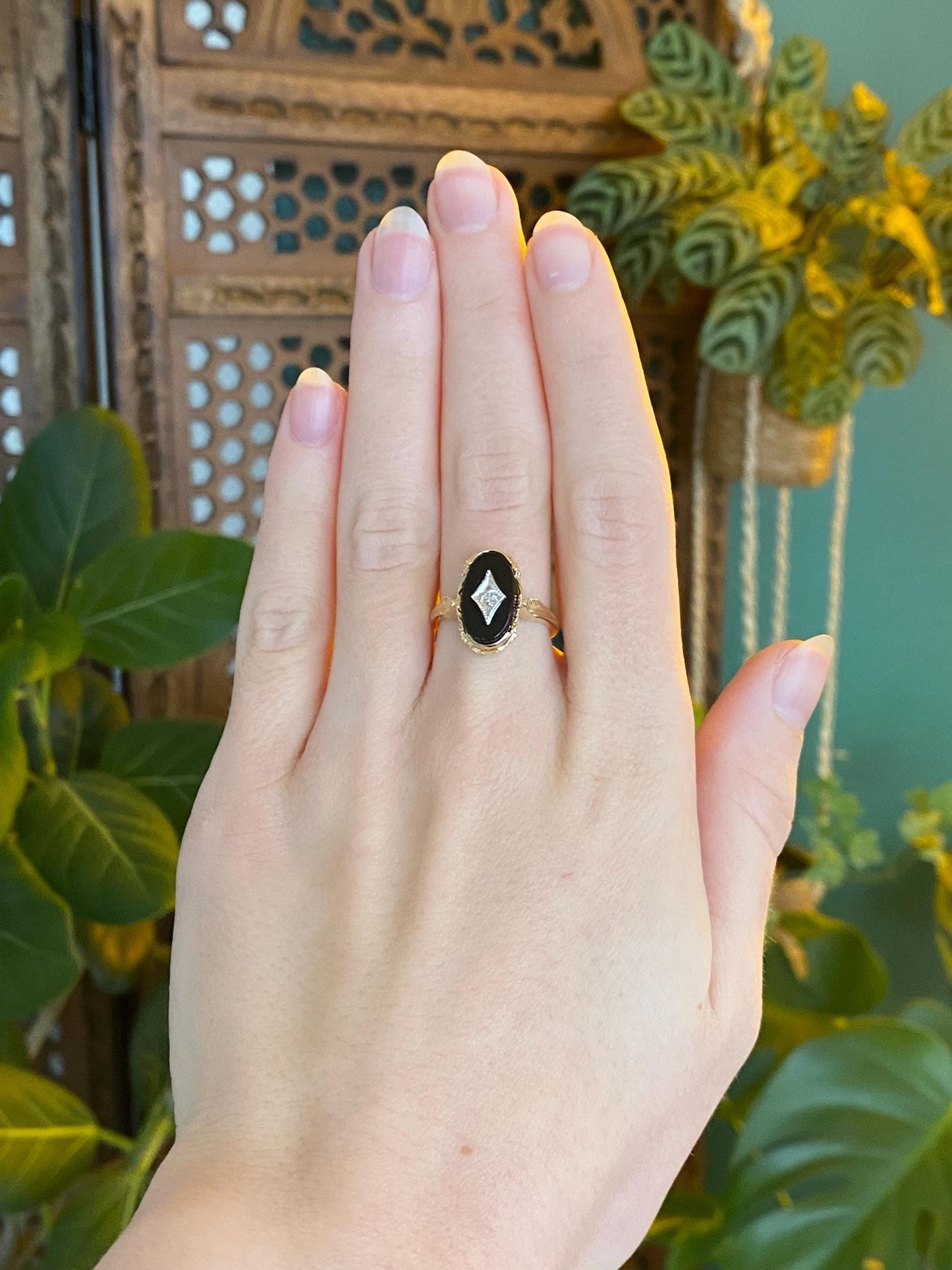 Vintage Solid 10k White & Yellow Gold Onyx Diamond Ring - Size 6.25