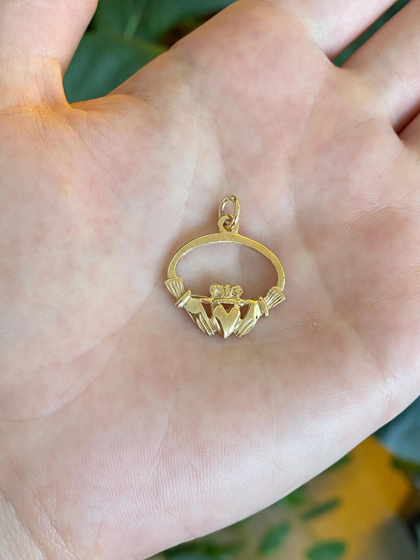 Vintage Solid 9k Yellow Gold Claddaugh Charm
