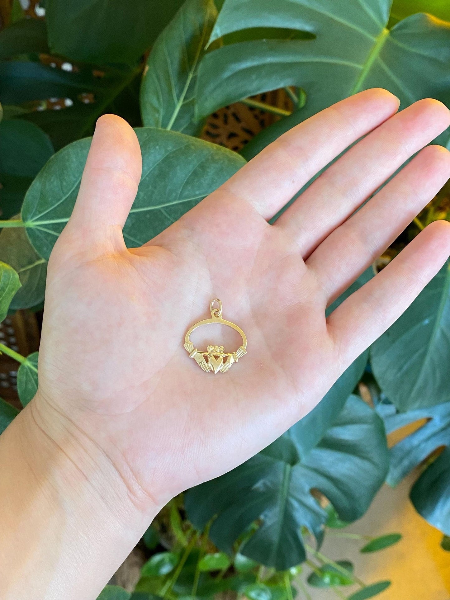 Vintage Solid 9k Yellow Gold Claddaugh Charm