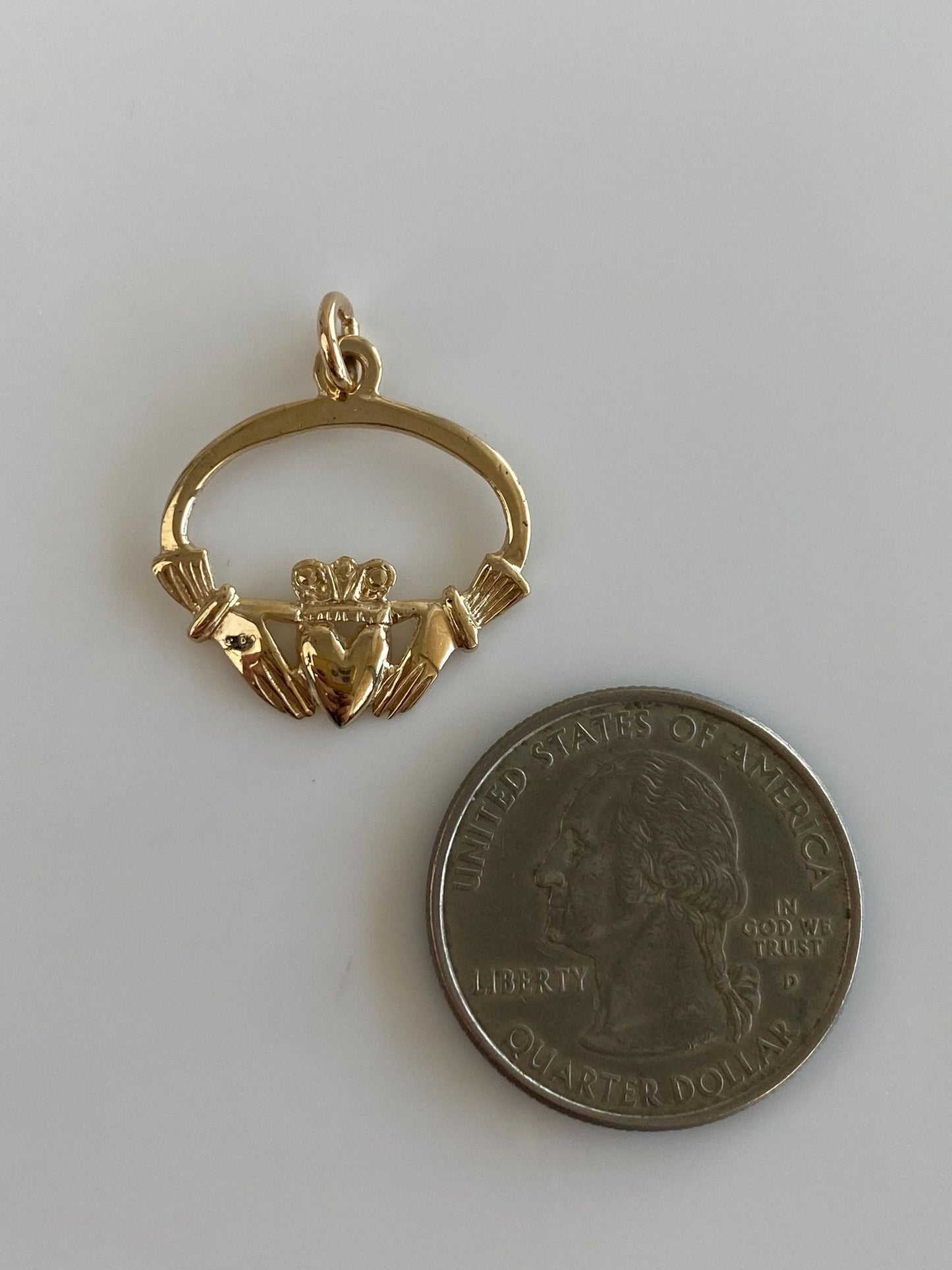Vintage Solid 9k Yellow Gold Claddaugh Charm
