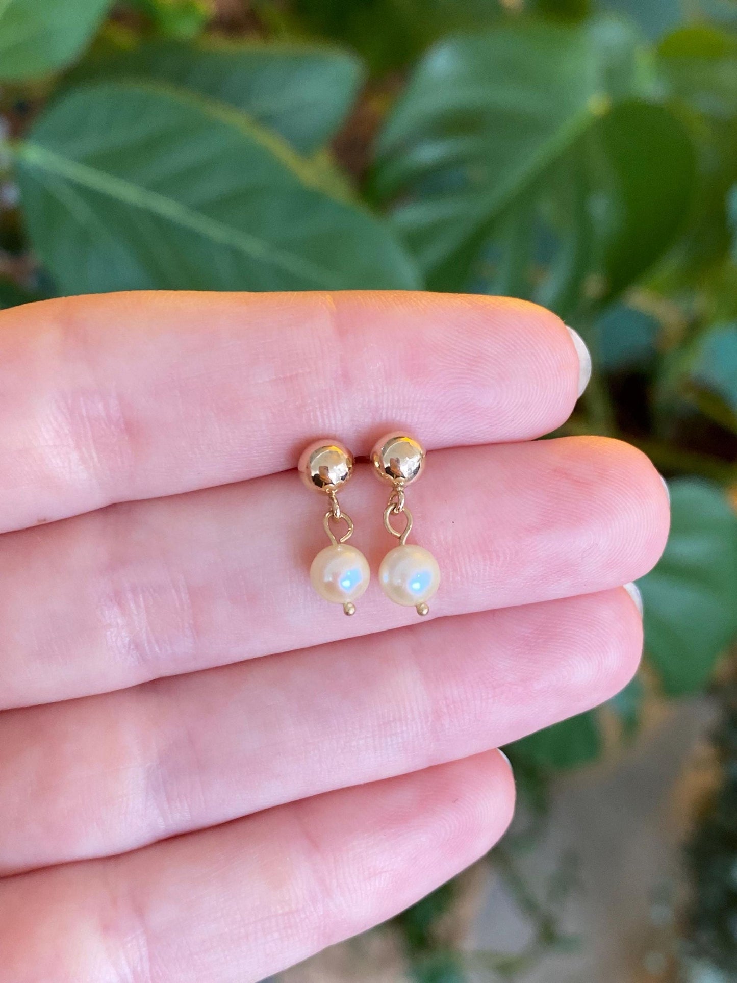 Vintage 14k Yellow Gold Pearl Dangle Stud Earrings