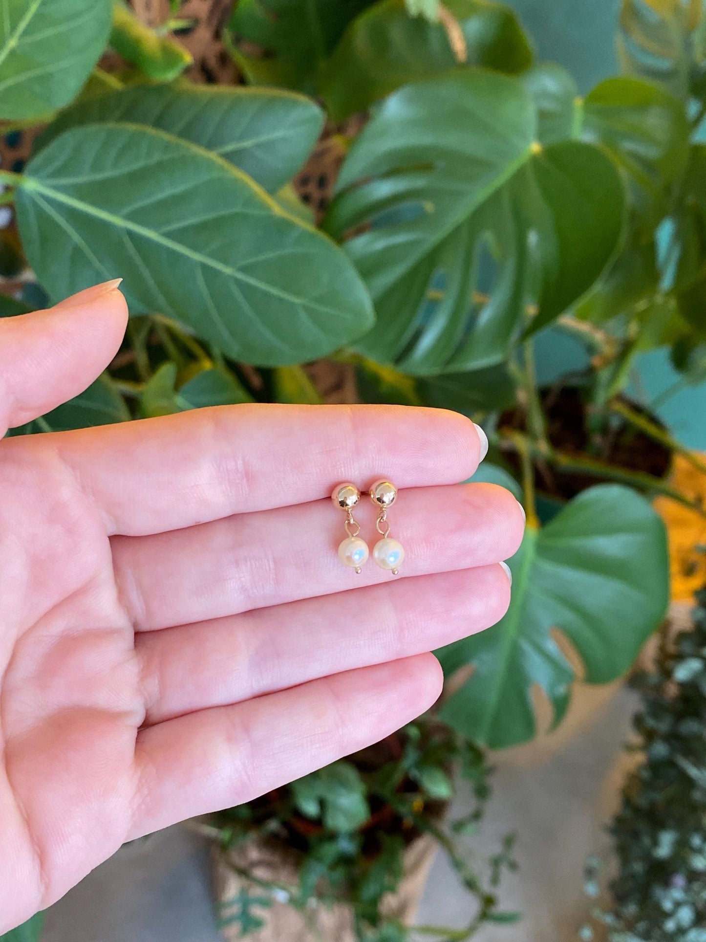 Vintage 14k Yellow Gold Pearl Dangle Stud Earrings
