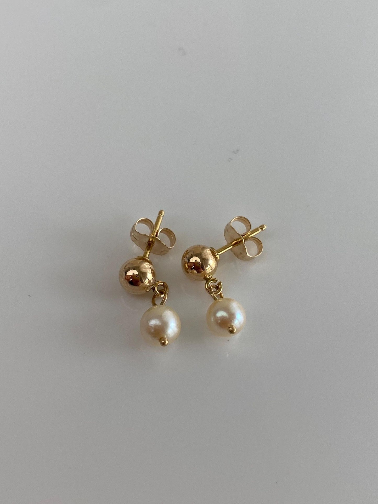 Vintage 14k Yellow Gold Pearl Dangle Stud Earrings