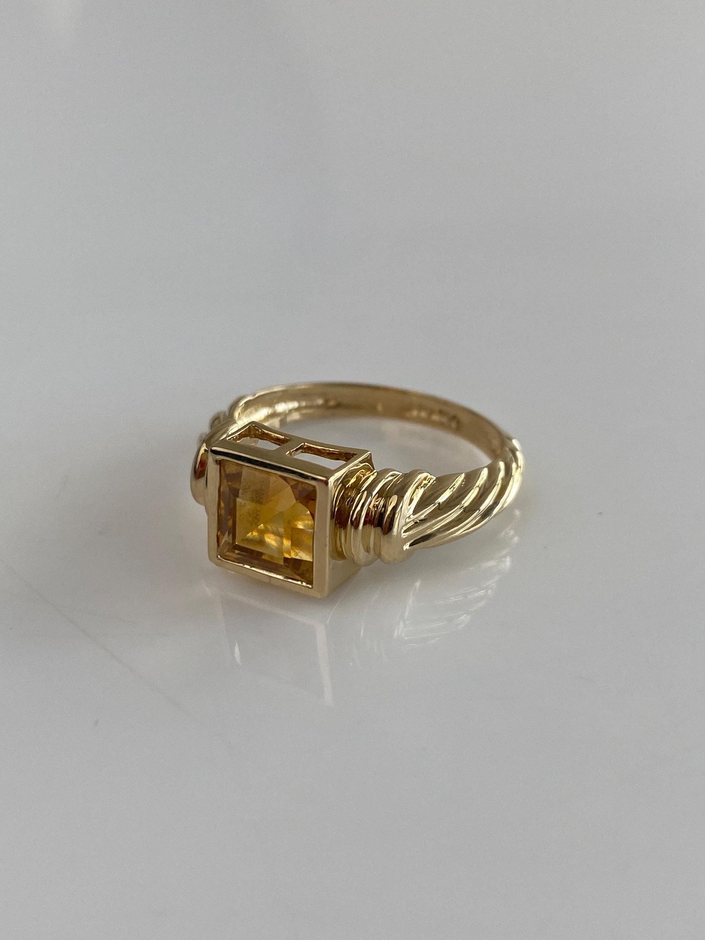 Vintage Solid 14k Yellow Gold Citrine Twist Ring Band - Size 7.5