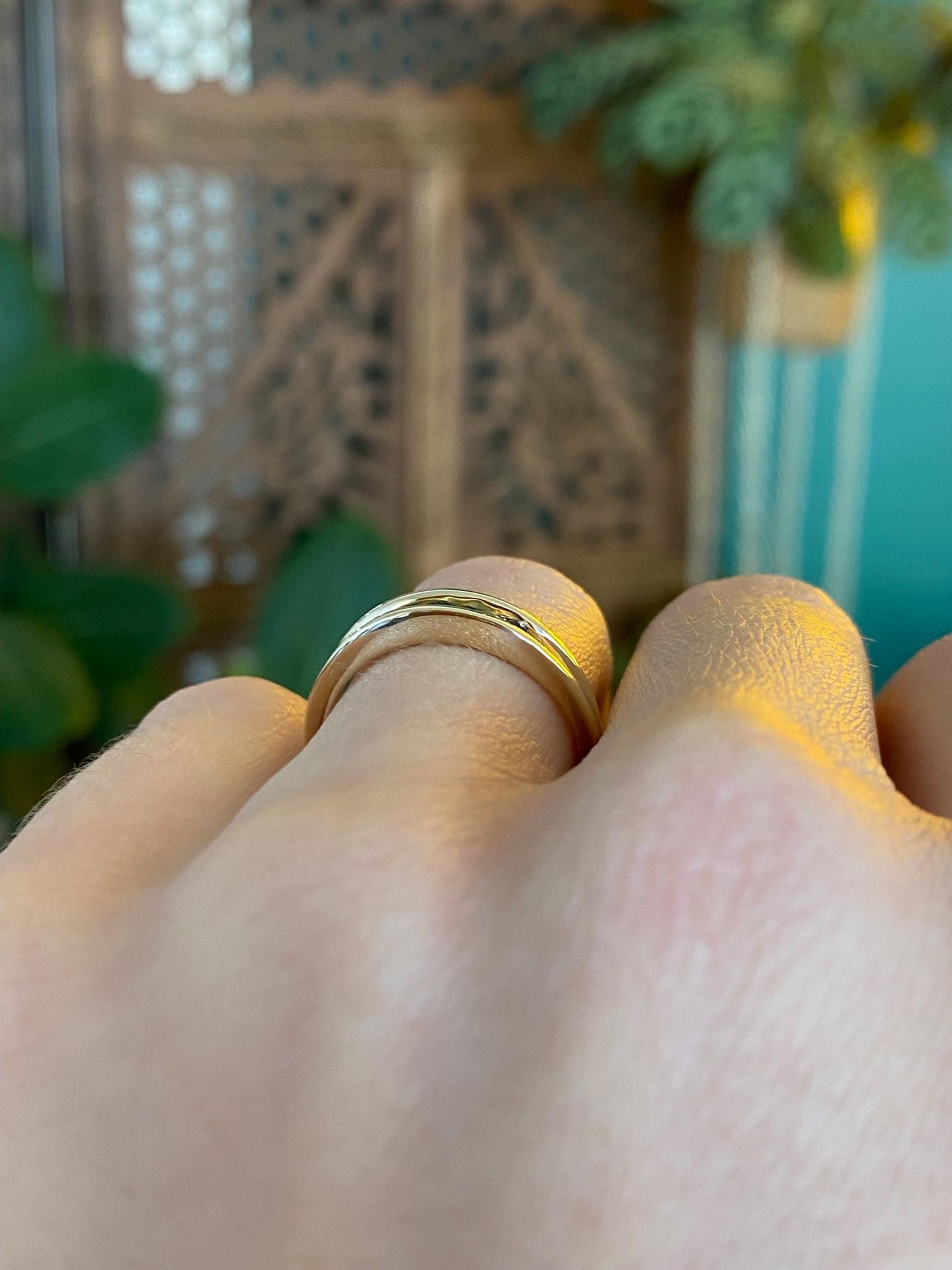 Vintage Solid 14k Yellow Gold Blue Spinel Ring - Size 5.75