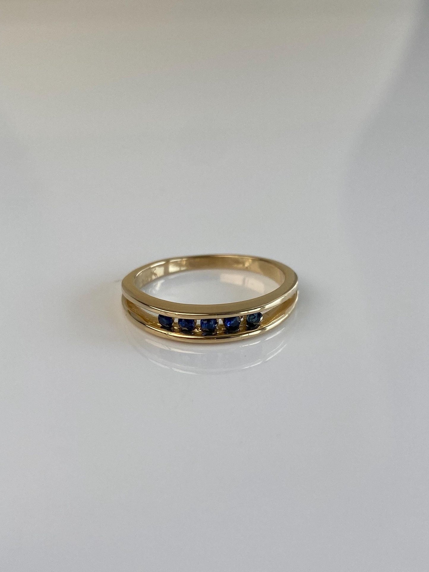 Vintage Solid 14k Yellow Gold Blue Spinel Ring - Size 5.75