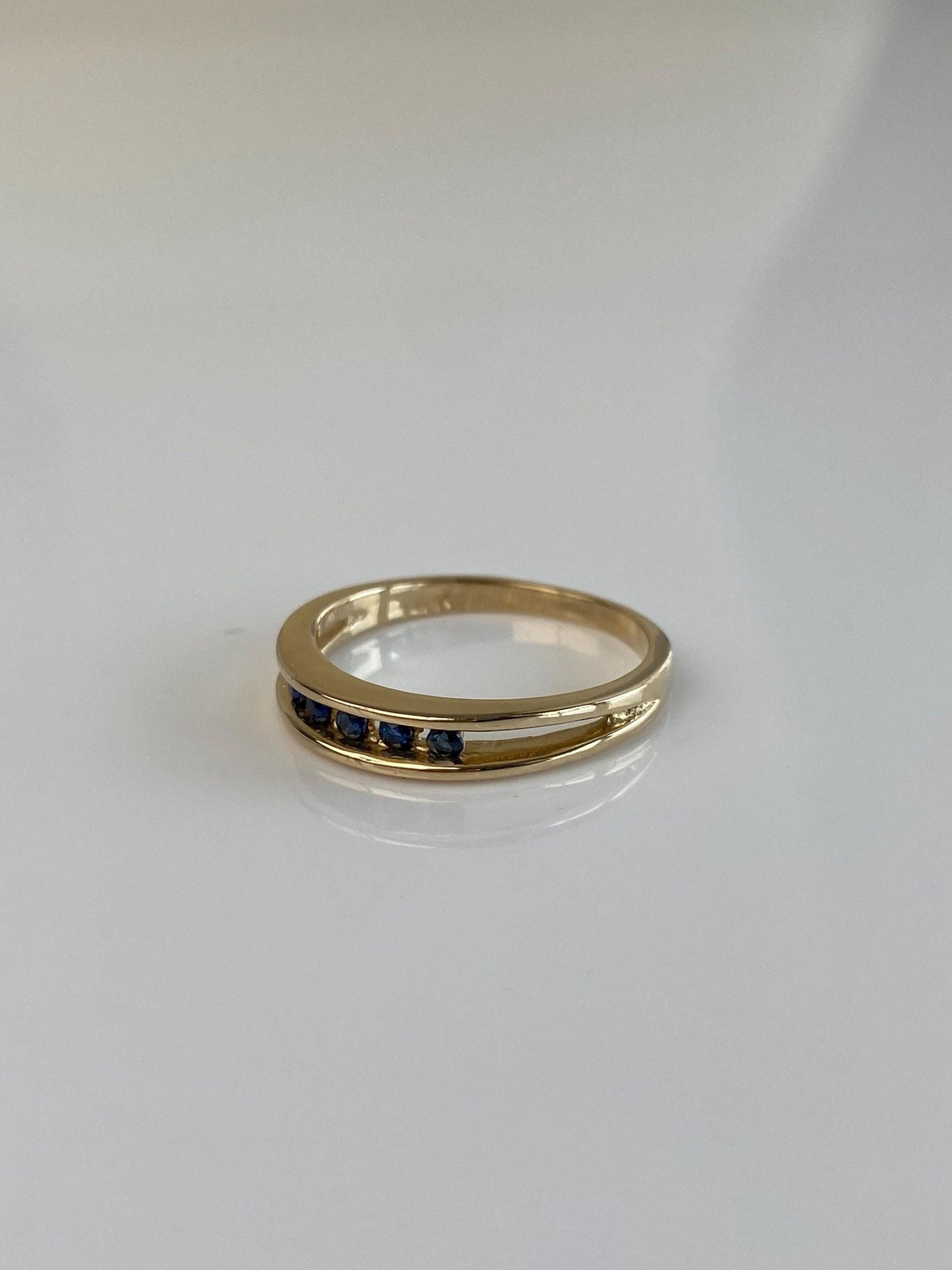 Vintage Solid 14k Yellow Gold Blue Spinel Ring - Size 5.75
