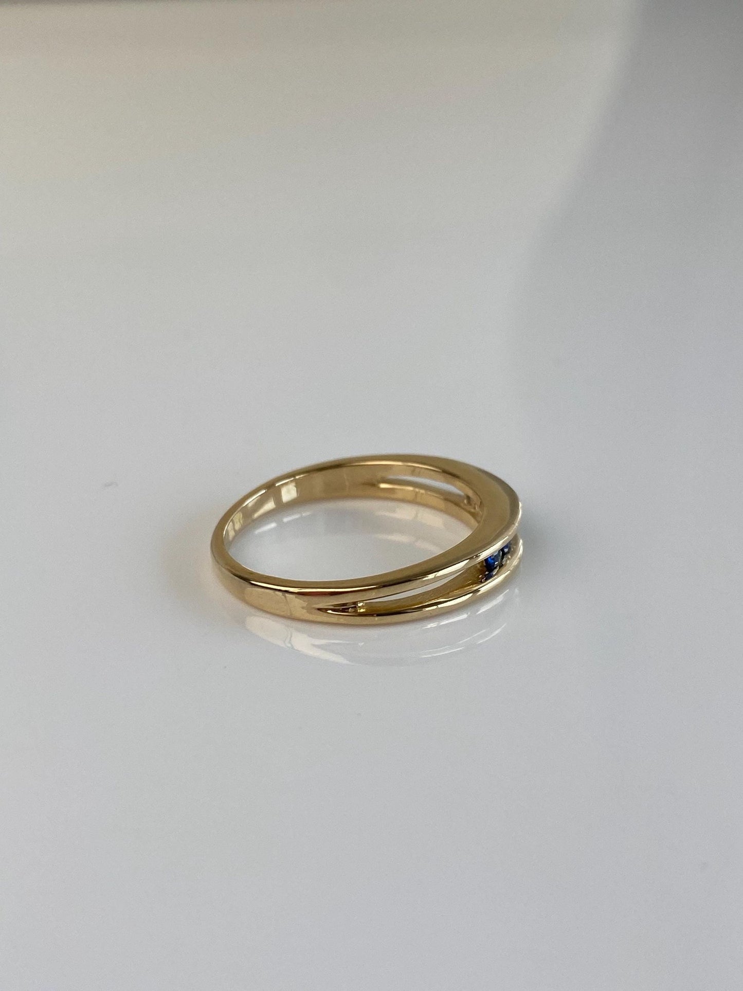 Vintage Solid 14k Yellow Gold Blue Spinel Ring - Size 5.75