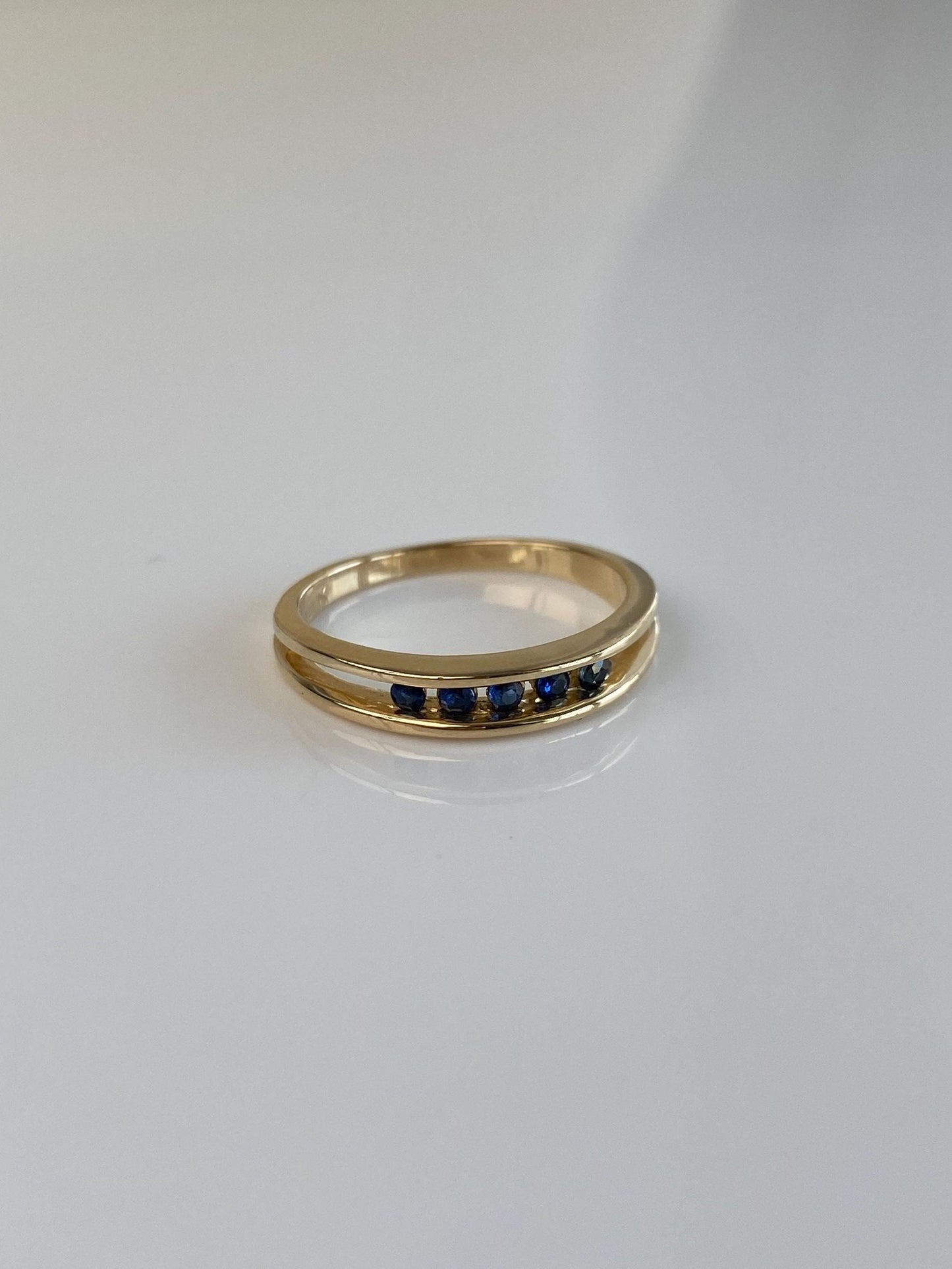 Vintage Solid 14k Yellow Gold Blue Spinel Ring - Size 5.75