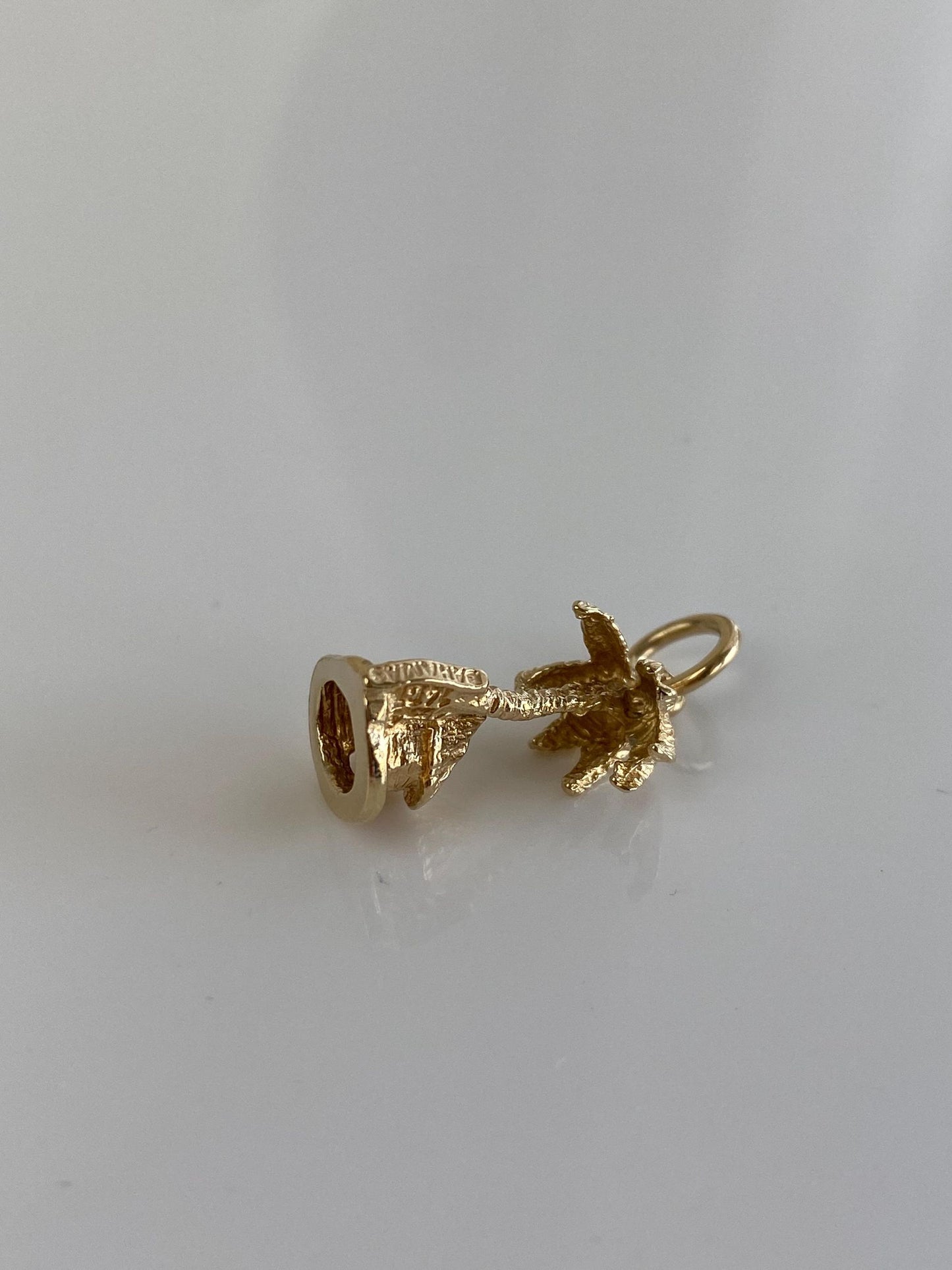 Vintage Solid 14k Yellow Gold Beach Hut Palm Tree Charm