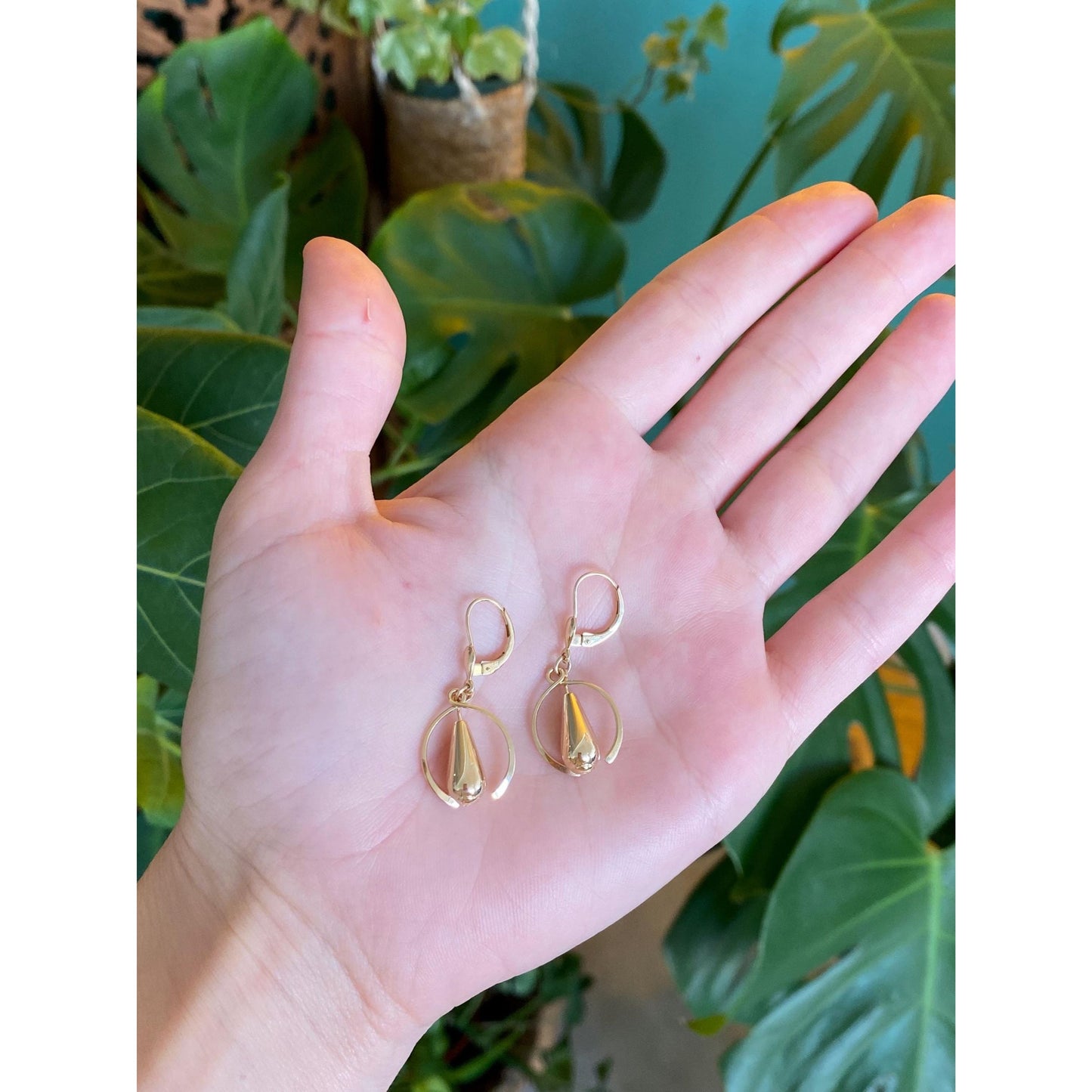 Vintage 14k Yellow Gold Teardrop Dangle Earrings