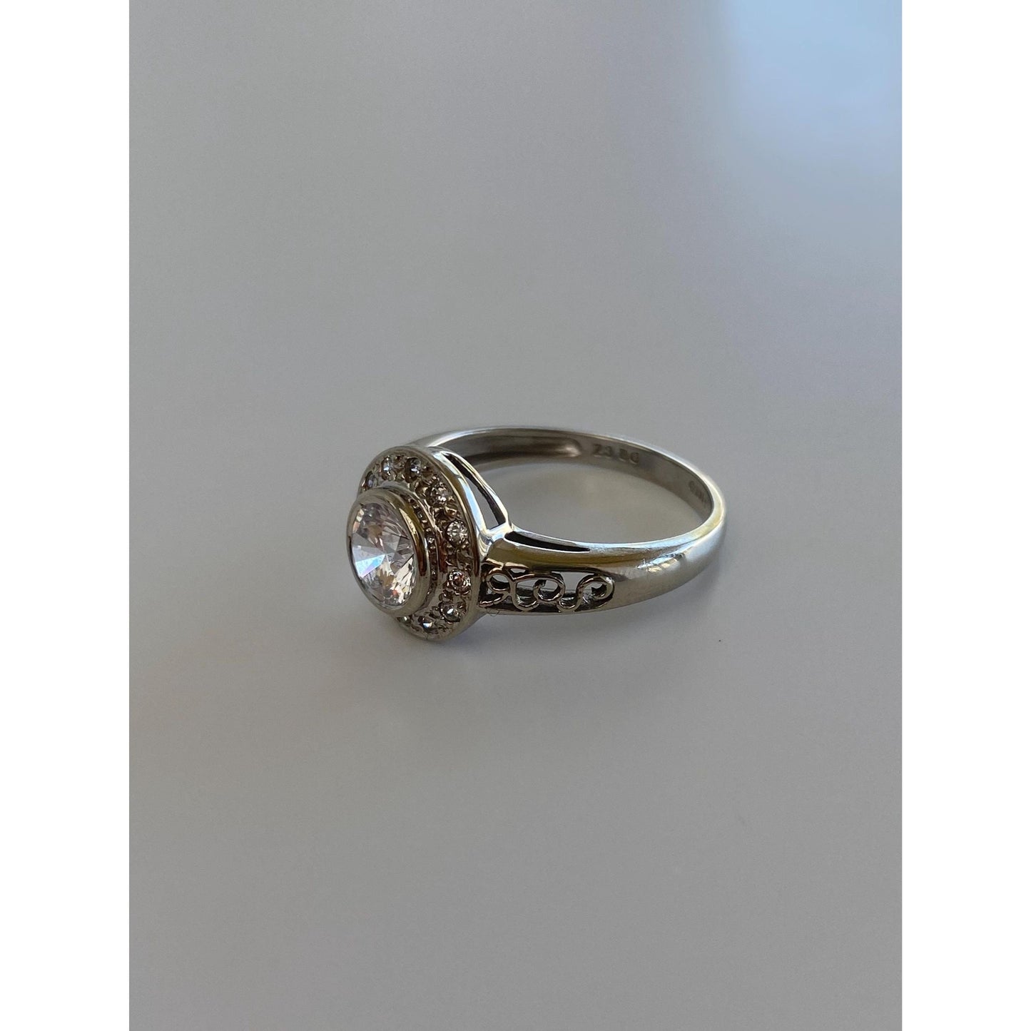 Solid 14k White Gold Cubic Zirconia Ring - Size 7.5