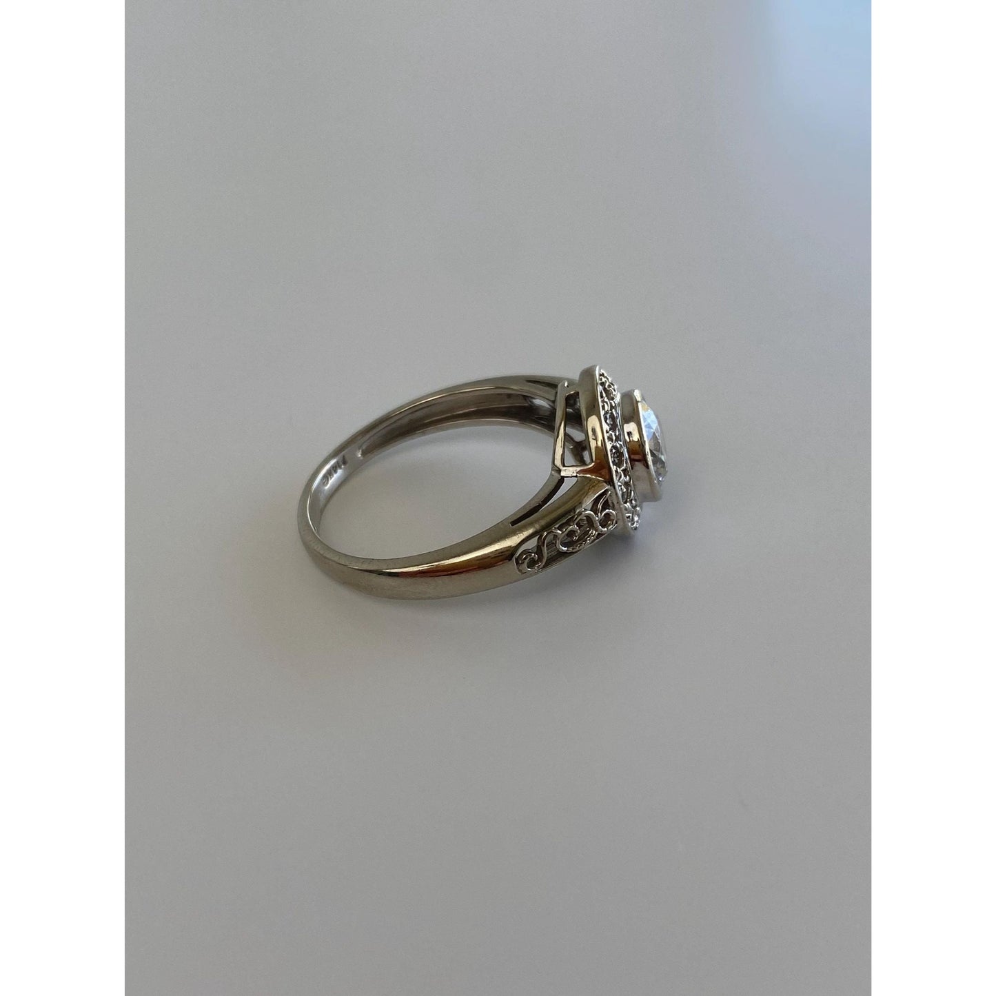 Solid 14k White Gold Cubic Zirconia Ring - Size 7.5