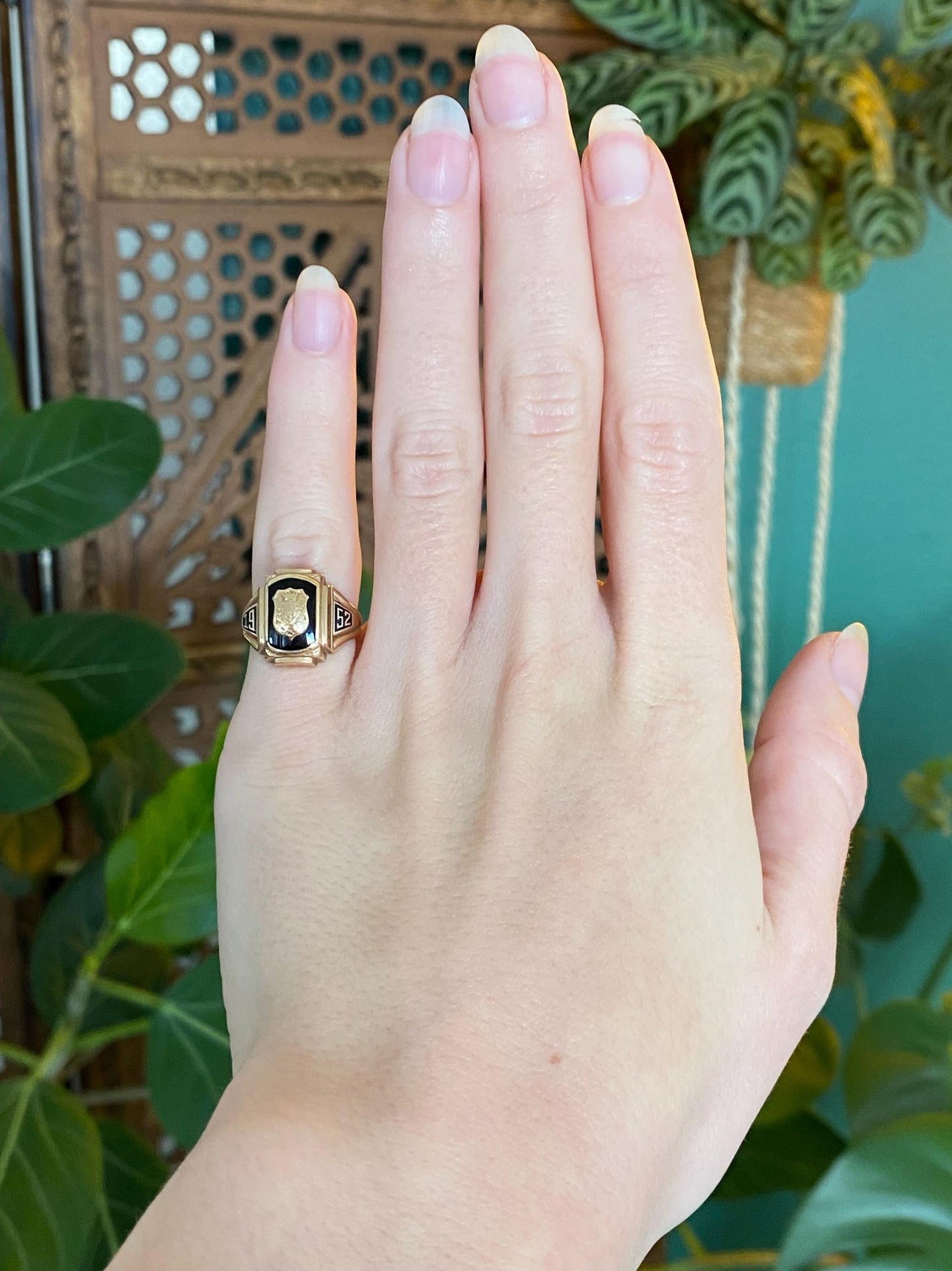 Vintage Solid 10k Yellow Gold Onyx 1952 Class Ring - Size 4