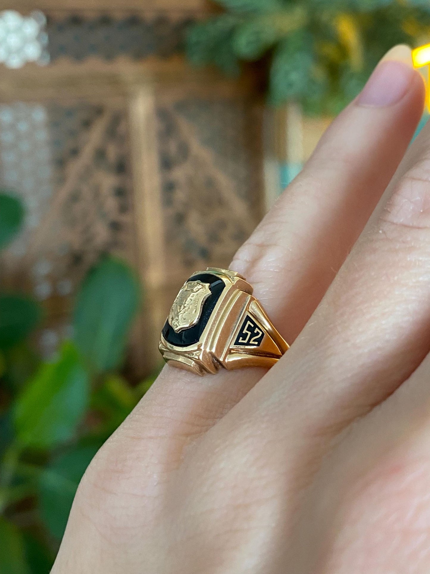 Vintage Solid 10k Yellow Gold Onyx 1952 Class Ring - Size 4