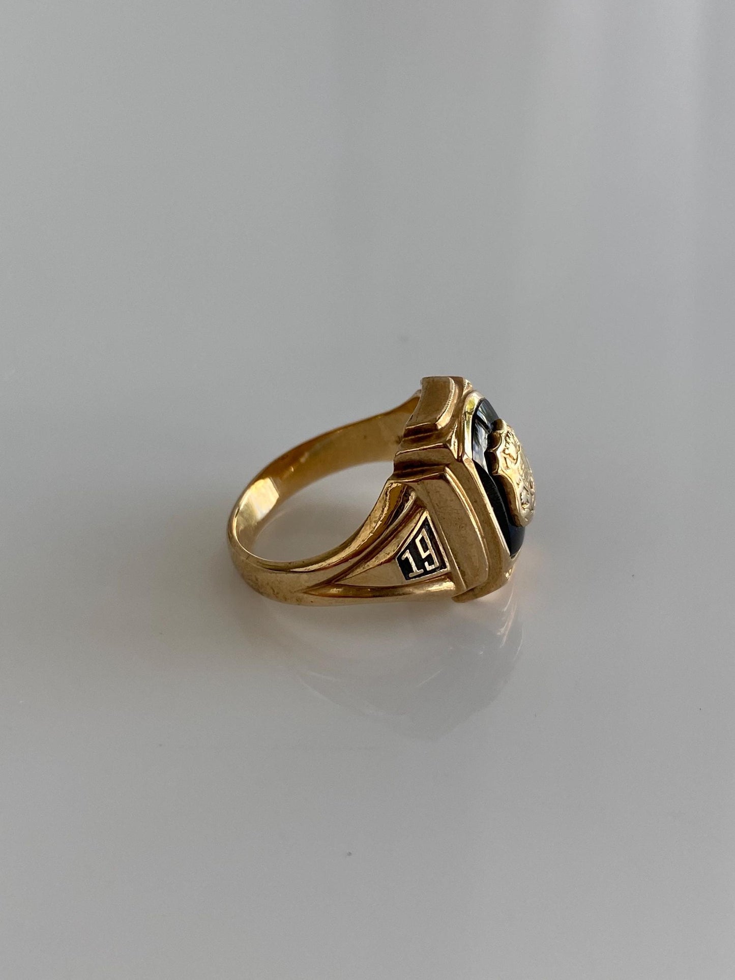 Vintage Solid 10k Yellow Gold Onyx 1952 Class Ring - Size 4