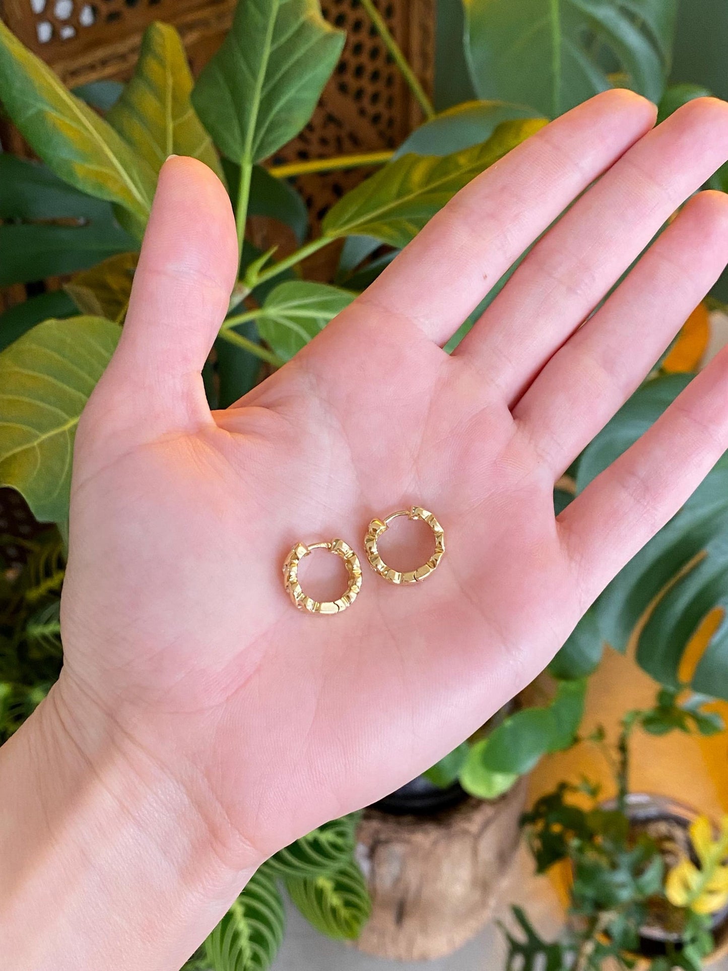 Vintage Solid 18k Yellow Gold Diamond Twist Hoop Earrings
