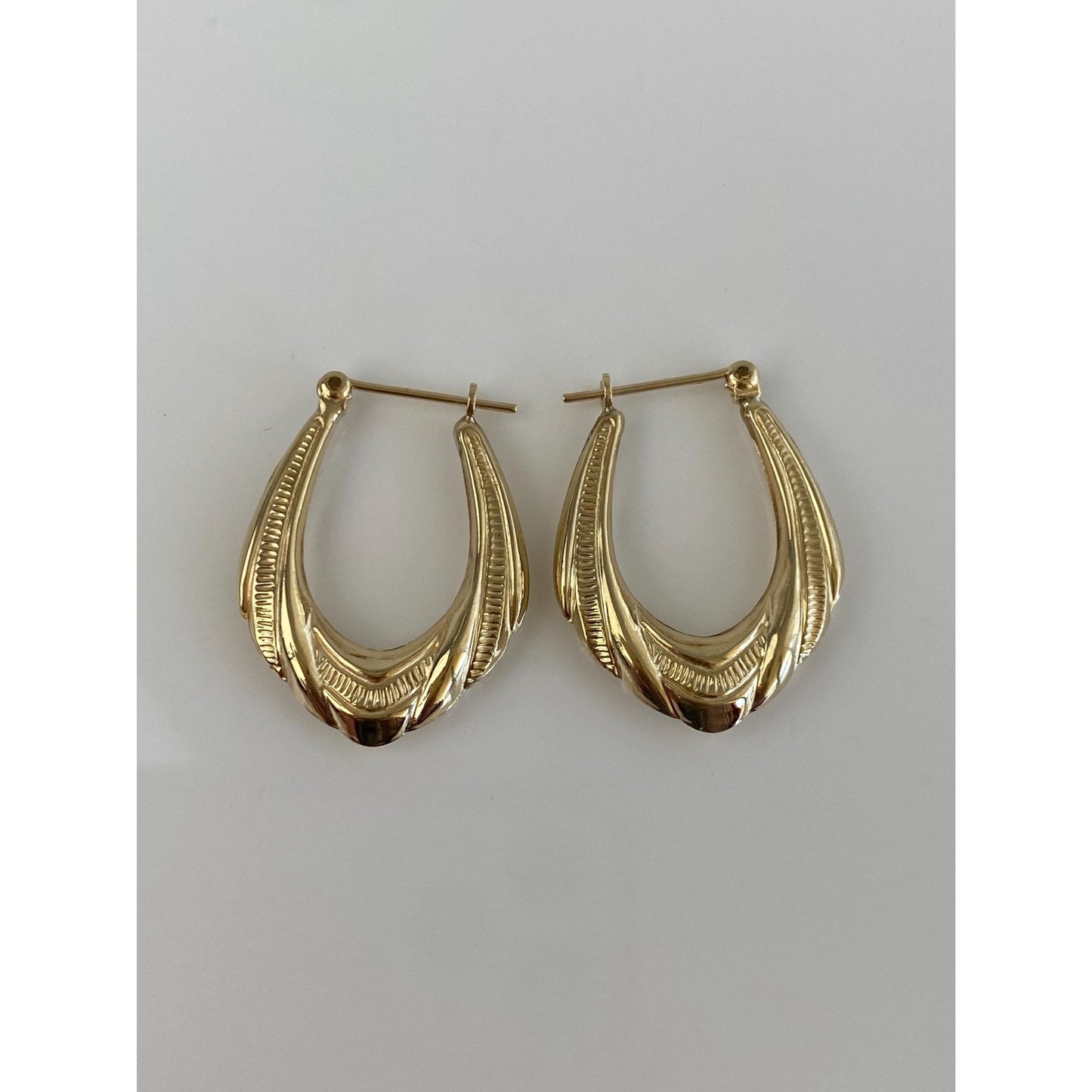 Vintage 14k Yellow Gold Scalloped Pattern Hoop Earrings