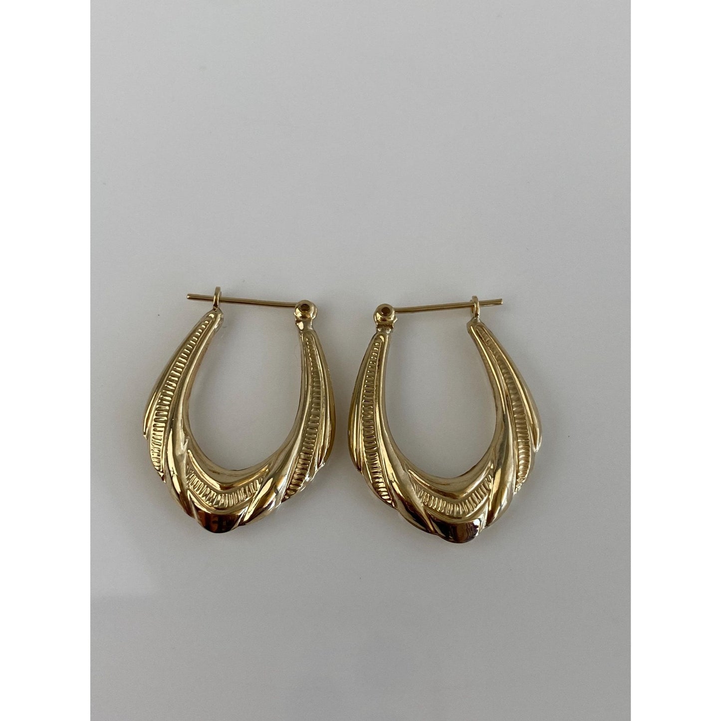 Vintage 14k Yellow Gold Scalloped Pattern Hoop Earrings