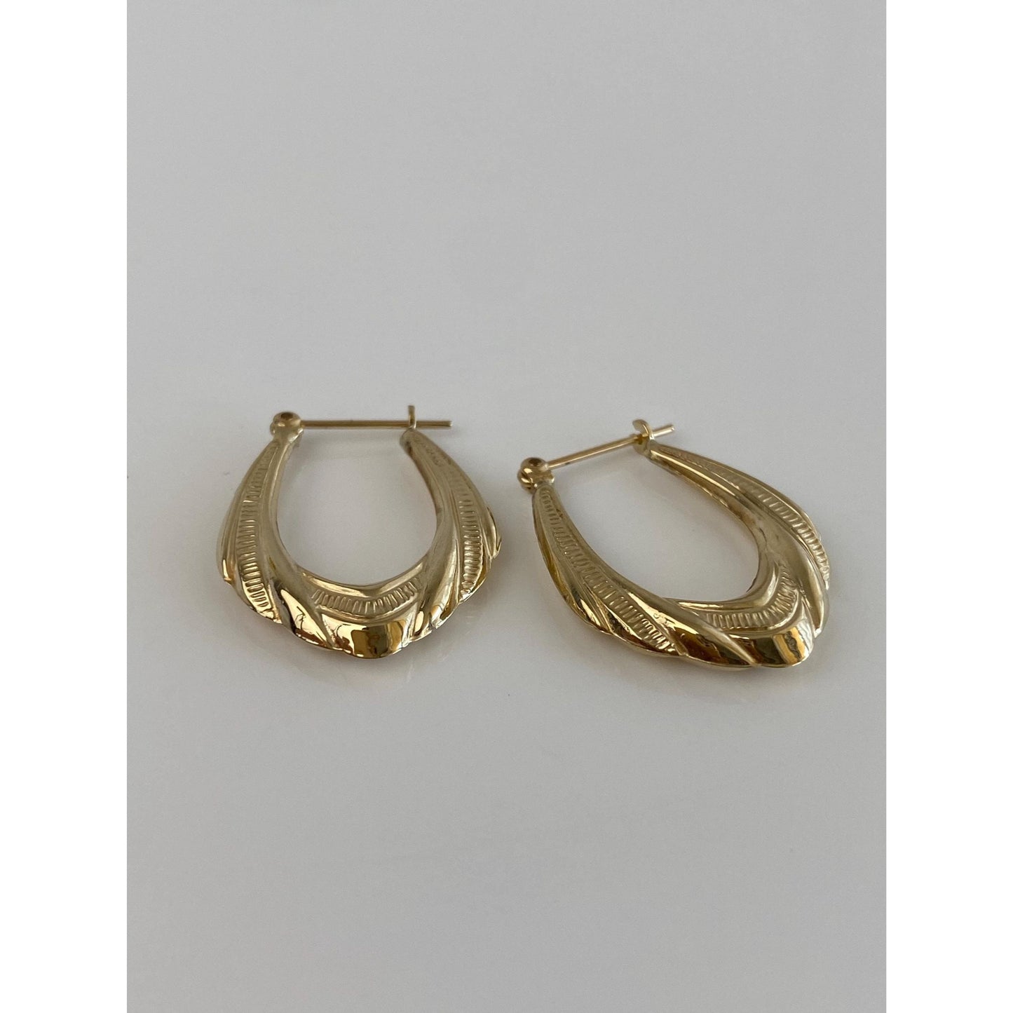 Vintage 14k Yellow Gold Scalloped Pattern Hoop Earrings